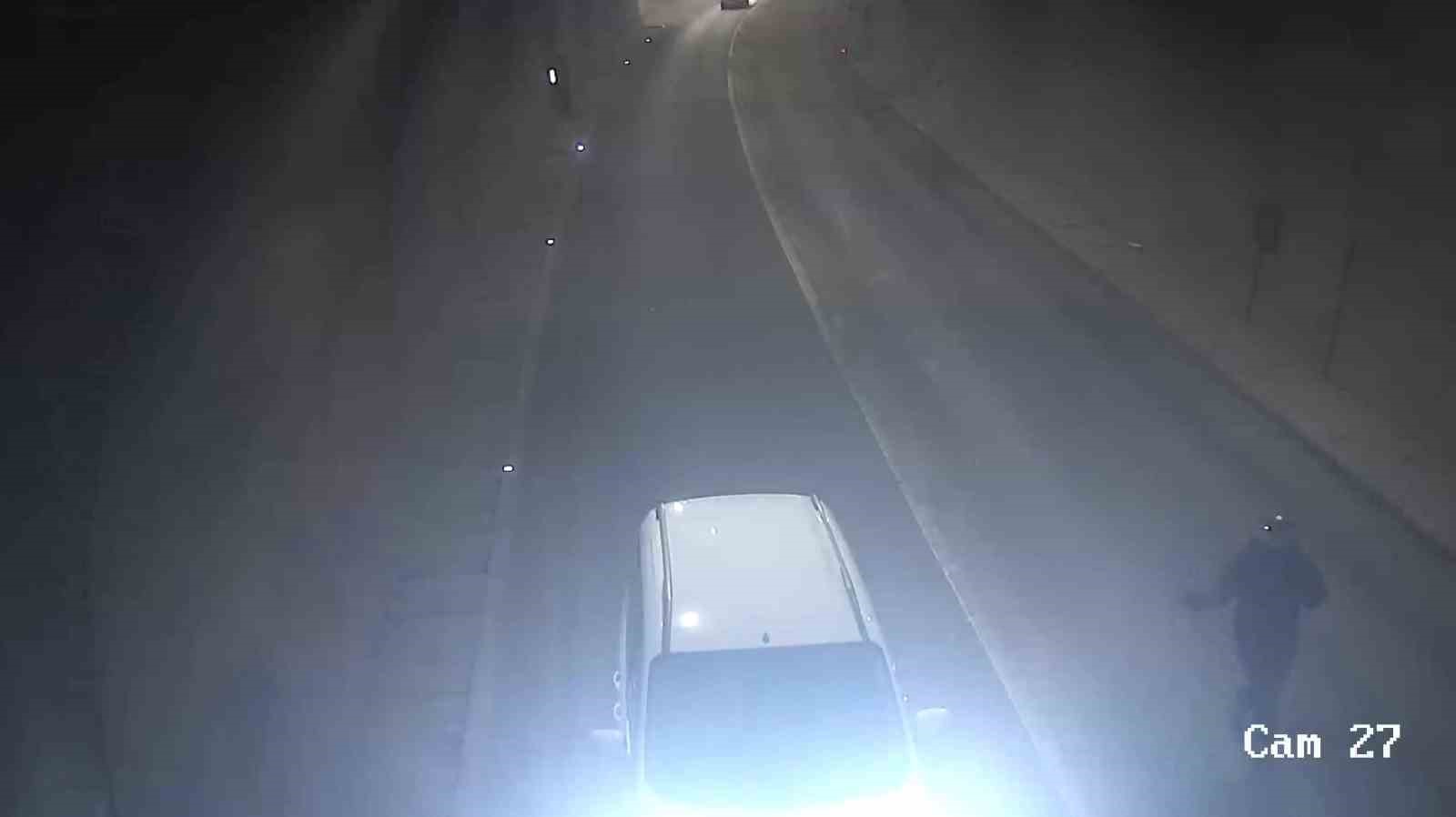 Motosiklet tünelde sollama yaparken devrildi
