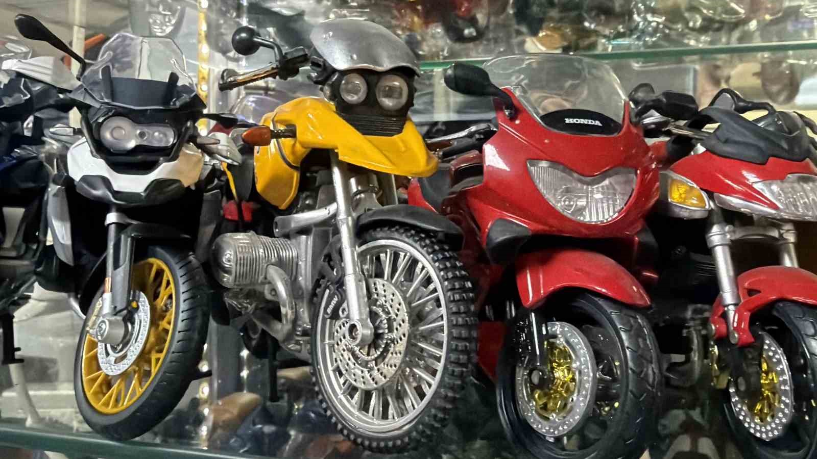 Motosiklet tutkusunu koleksiyona çevirdi
