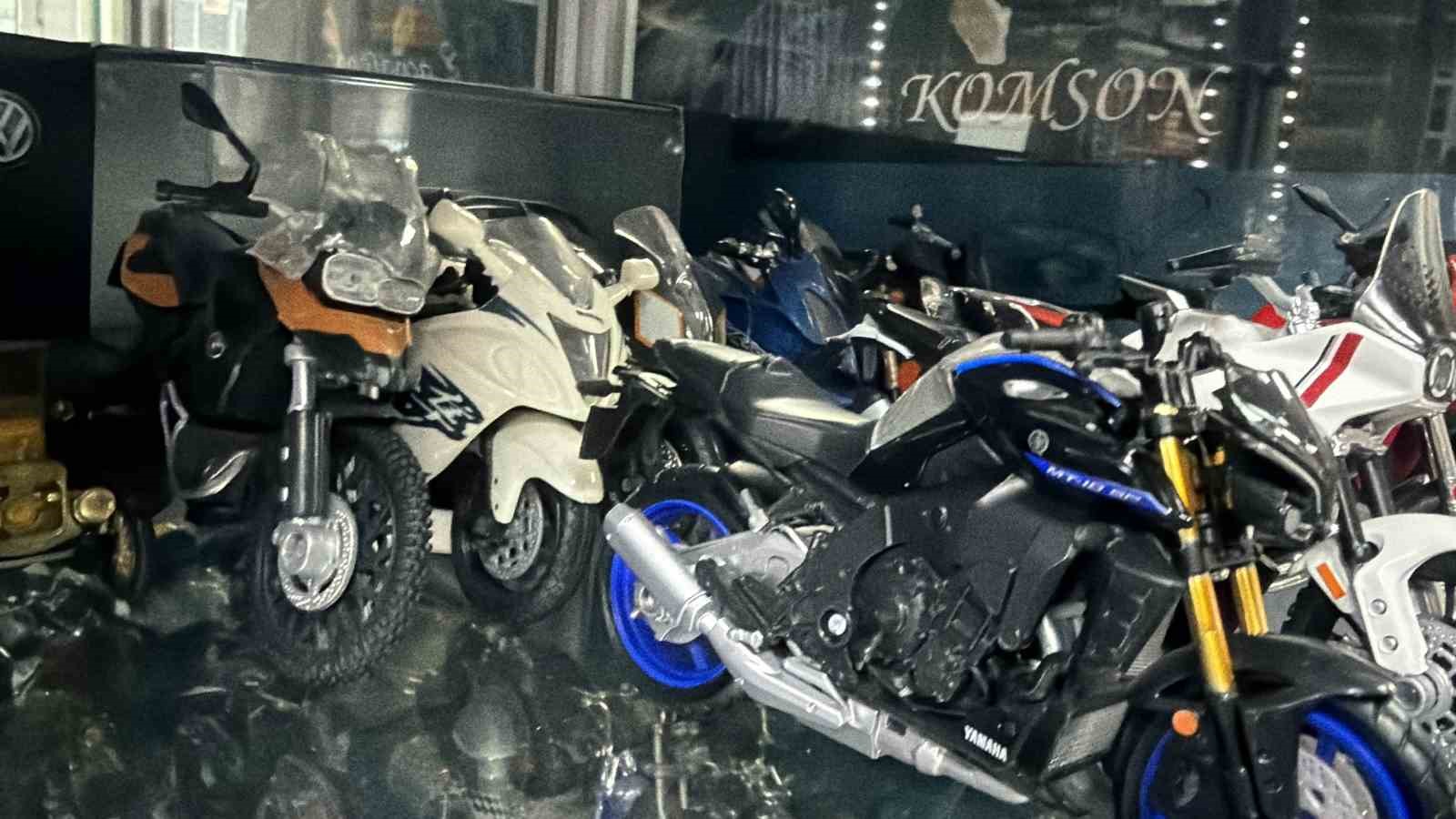 Motosiklet tutkusunu koleksiyona çevirdi
