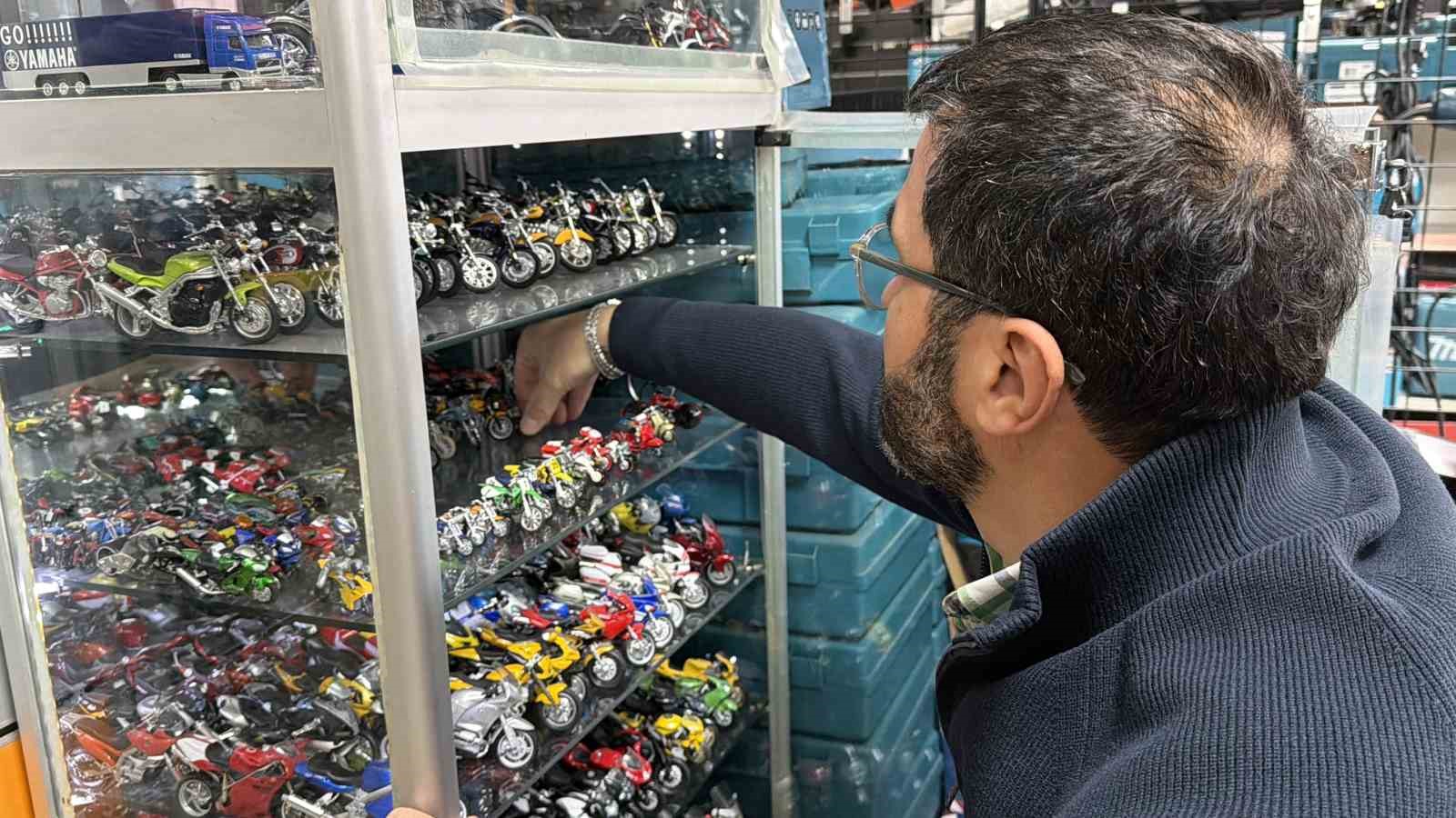 Motosiklet tutkusunu koleksiyona çevirdi
