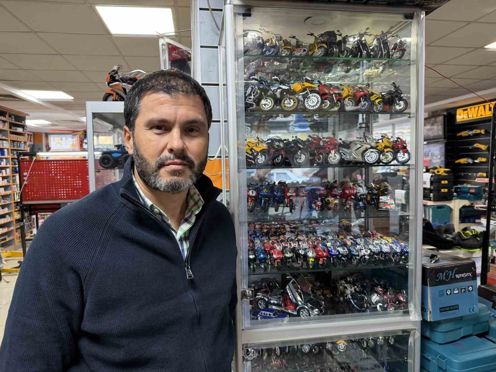 Motosiklet tutkusunu koleksiyona çevirdi
