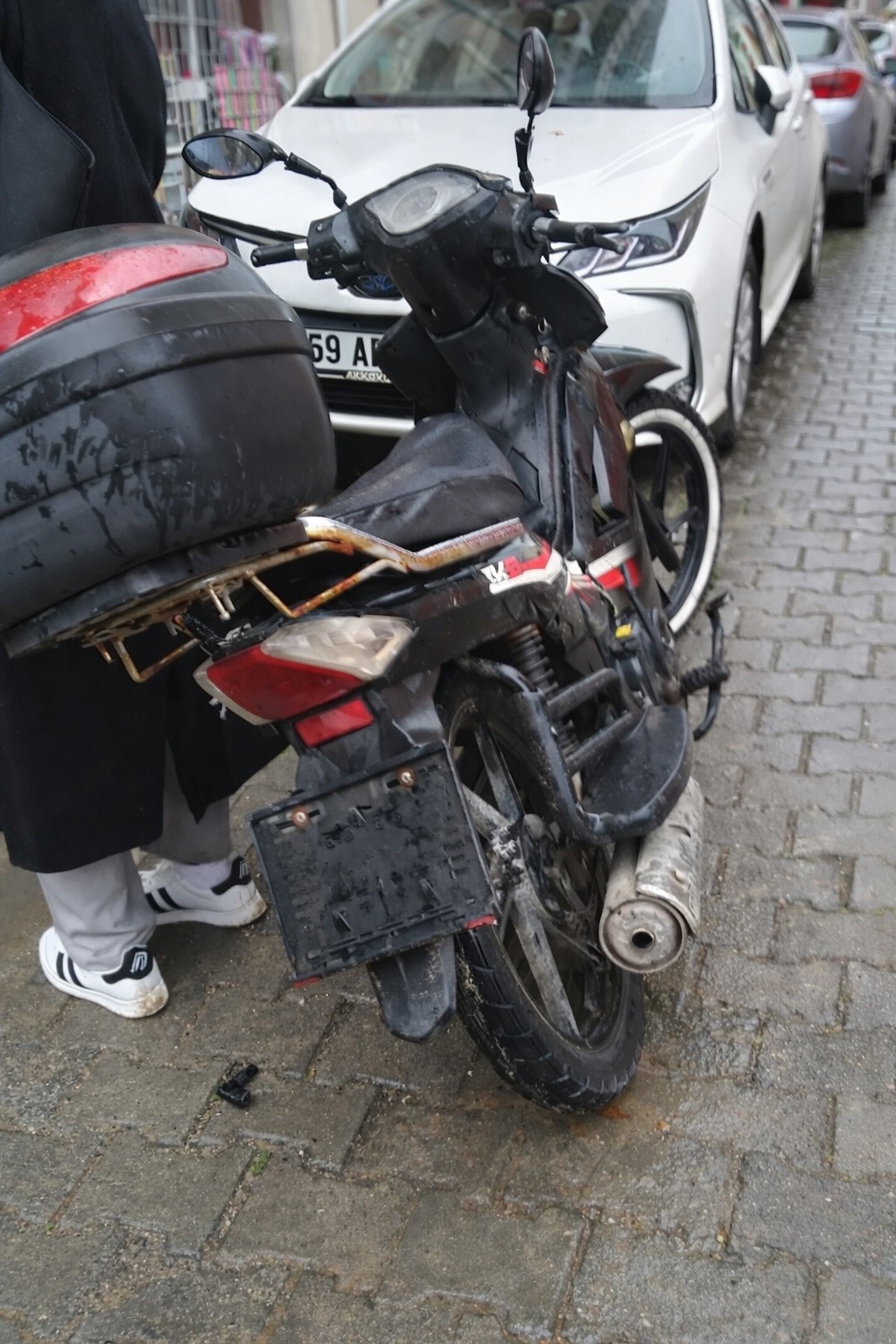 Motosiklet yayaya çarptı: 1 yaralı
