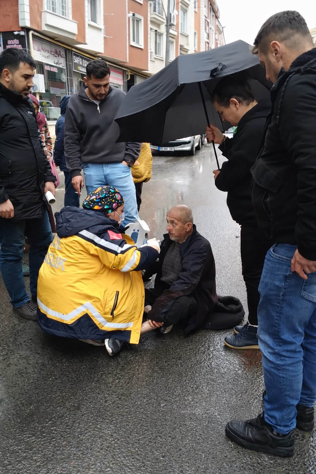 Motosiklet yayaya çarptı: 1 yaralı
