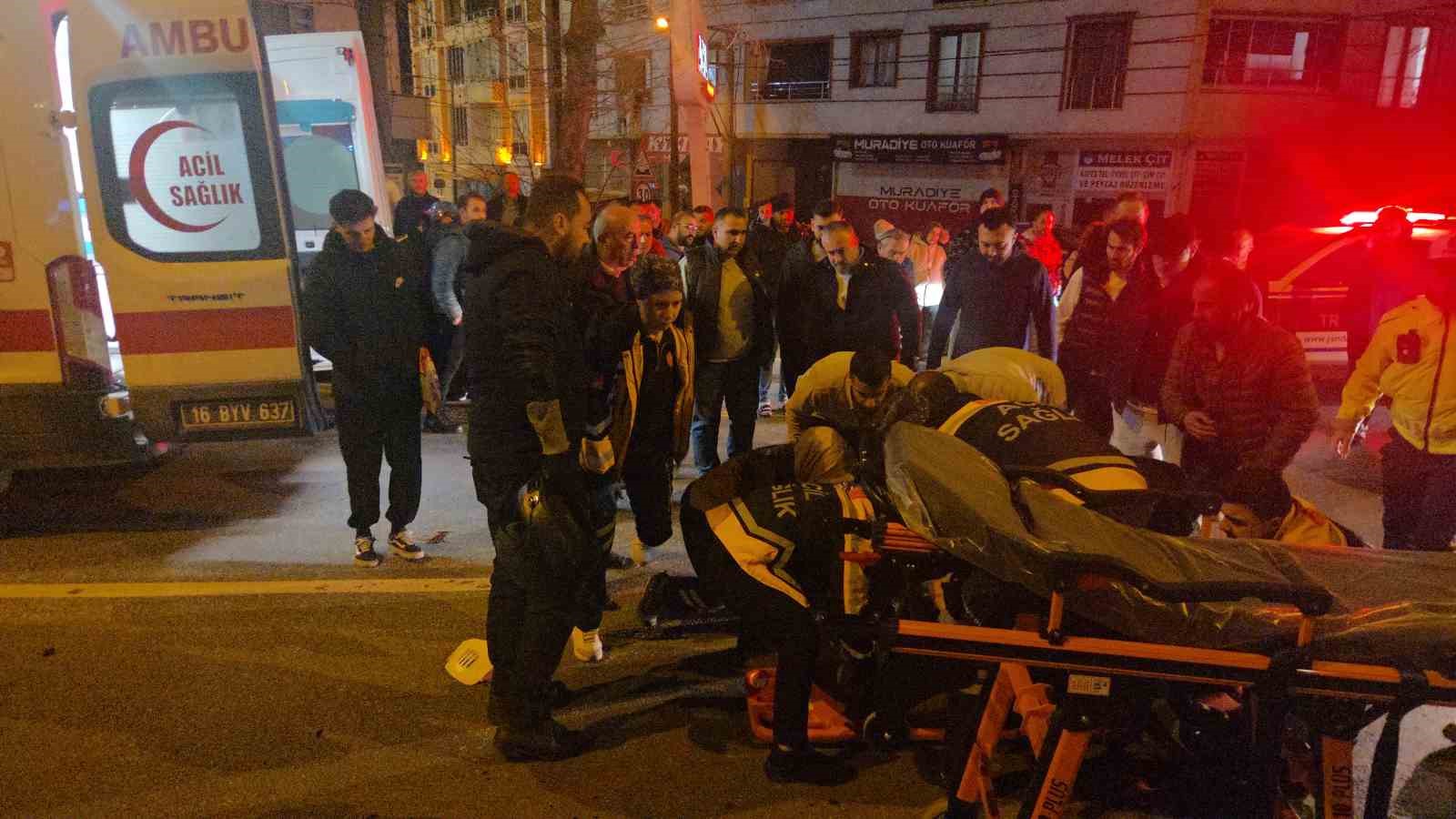 Motosiklet yayaya çarptı: 2 yaralı
