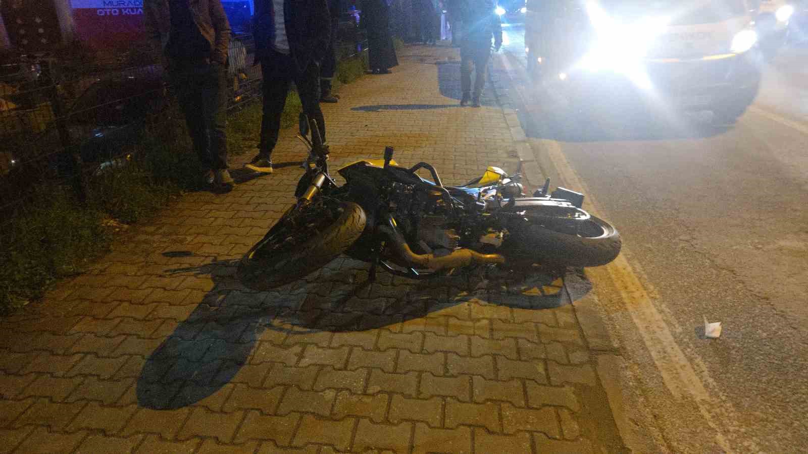 Motosiklet yayaya çarptı: 2 yaralı

