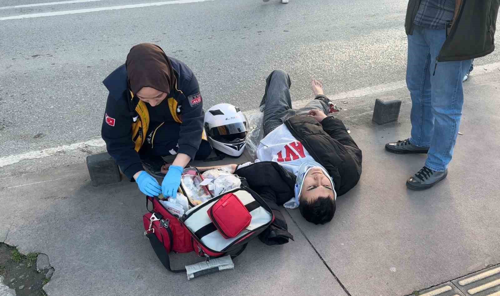 Motosiklet yayaya çarptı: 2 yaralı
