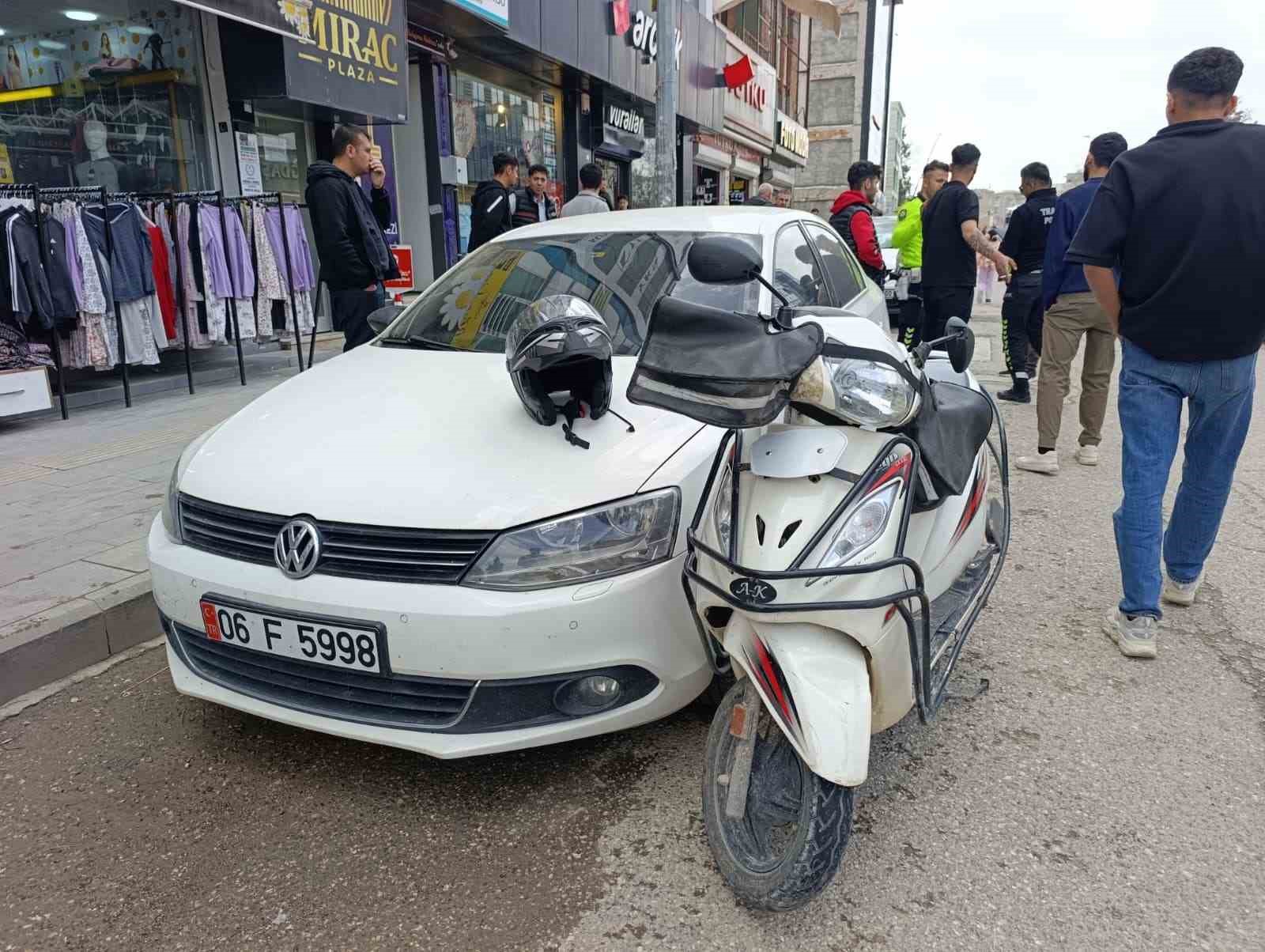 Motosikletin çarptığı yaya yaralandı
