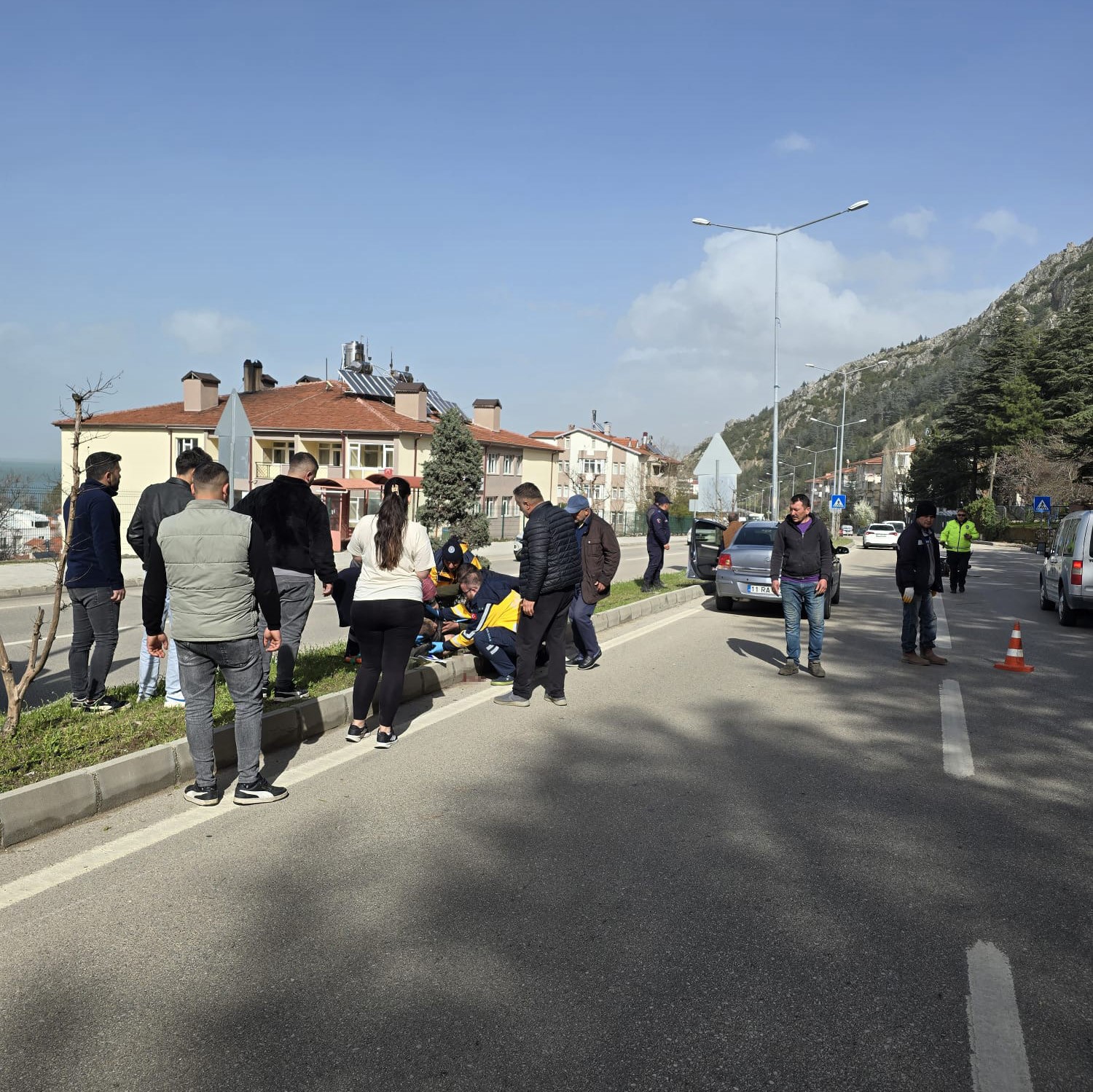 Motosikletin kontrolünü kaybeden sürücü ağır yaralandı
