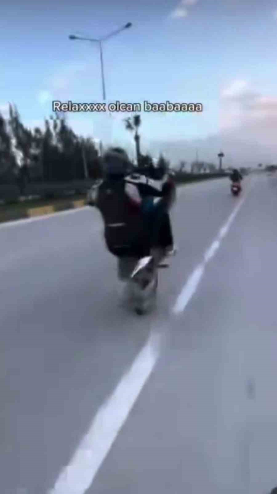 Motosikletinin önünü kaldırdığı anları paylaşarak ‘Relax olacaksın baba’ yazan motosiklet sürücüsüne ceza
