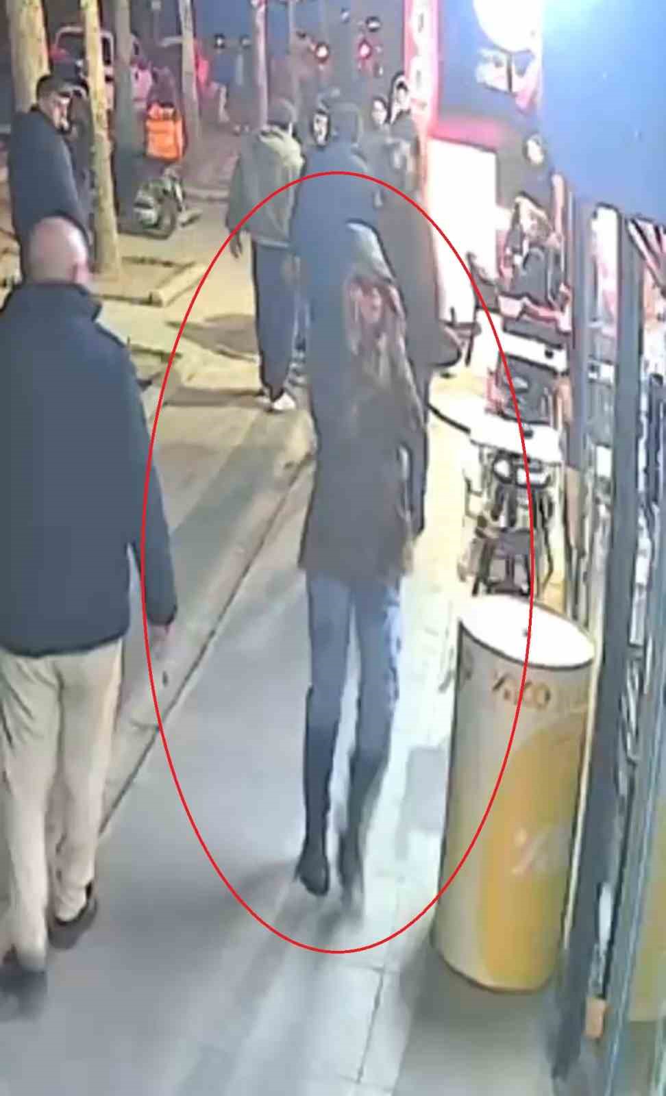 Motosikletiyle kaldırıma daldı, tekel bayisinden içki alıp kadınlara böyle sataştı
