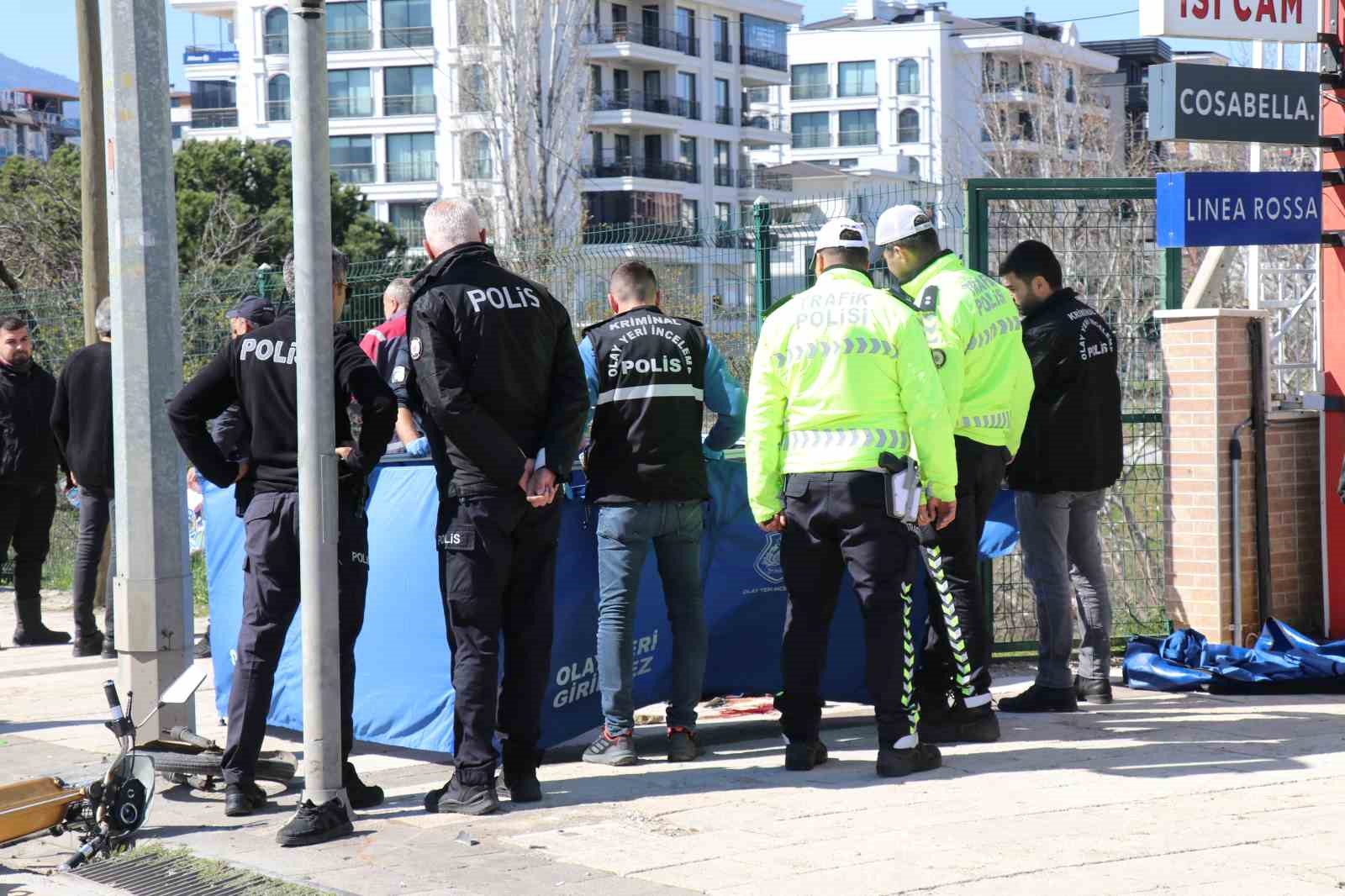 Motosikletiyle yaya geçidinden geçmek isten adam hayatını kaybetti
