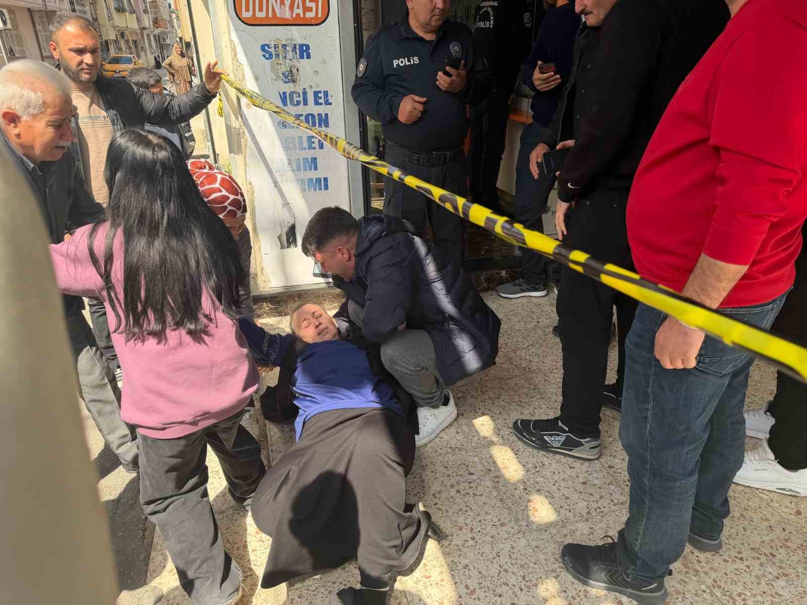 Motosikletle gelip, iş yeri sahibini başından vurup öldürdü
