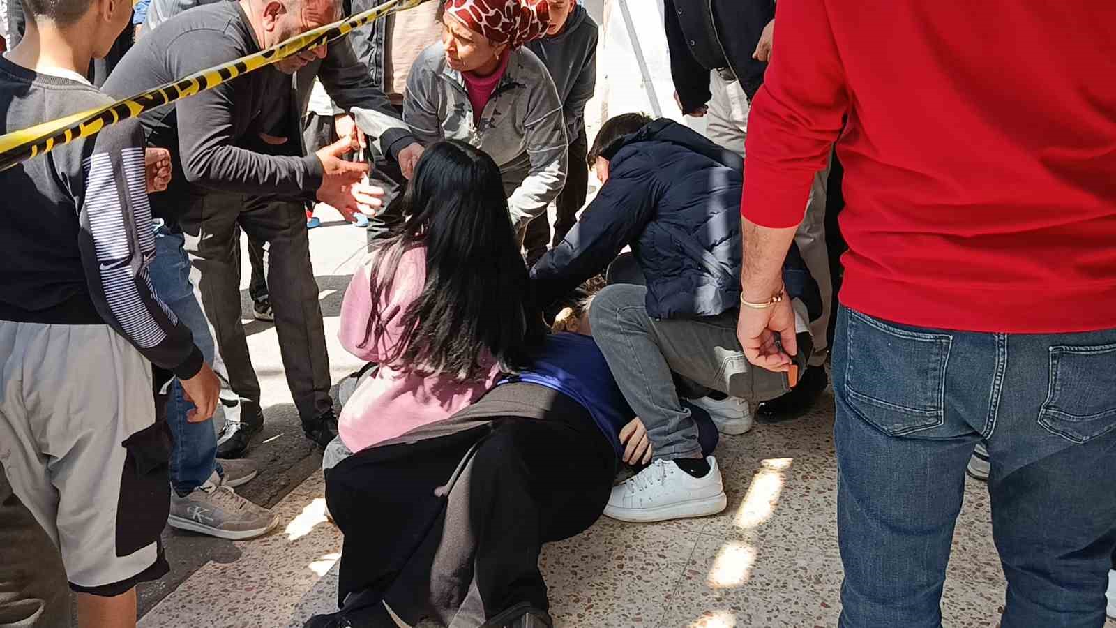 Motosikletle gelip, iş yeri sahibini başından vurup öldürdü
