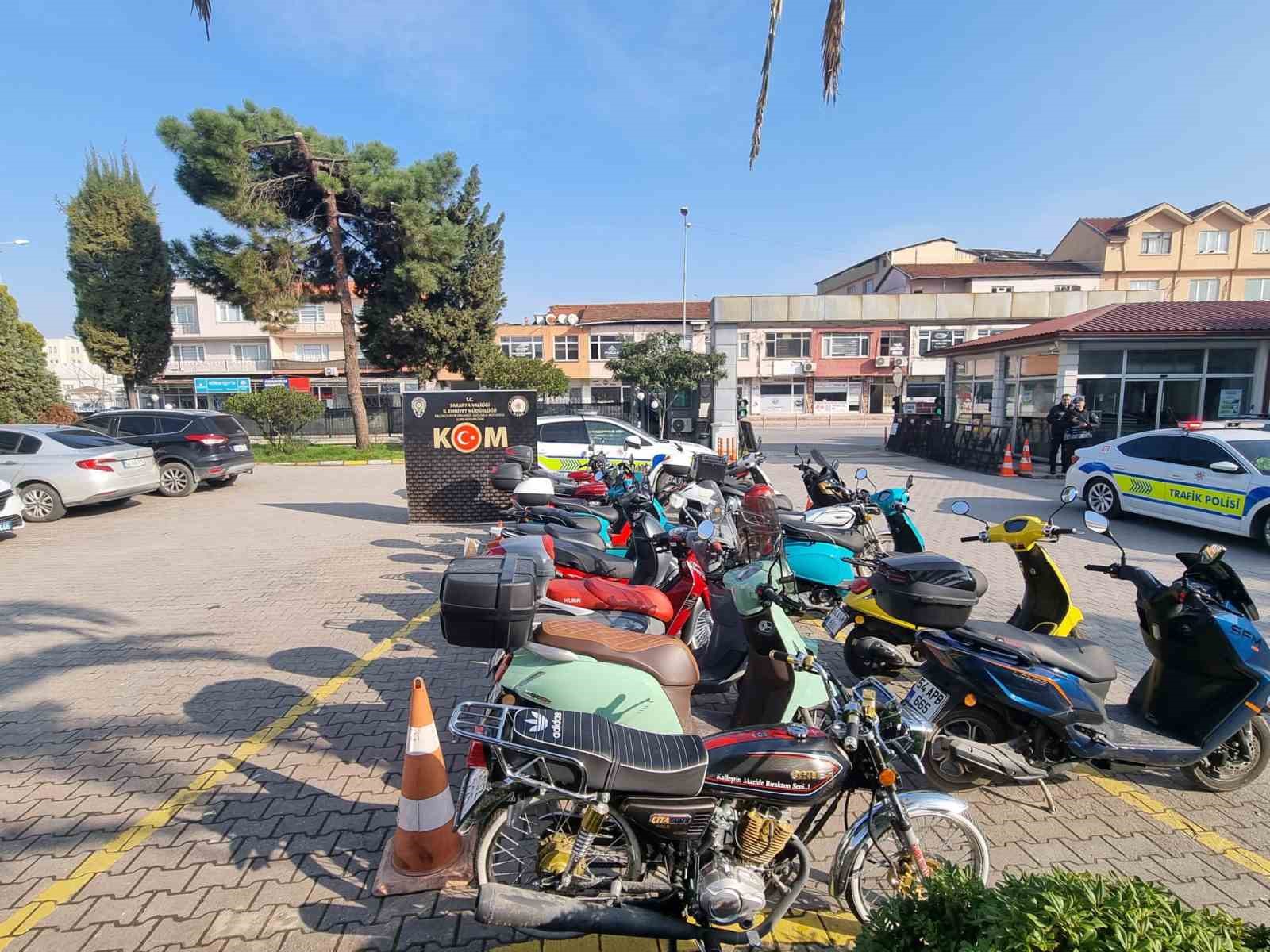 Motosiklette vergi ve ehliyet dolandırıcılarına 19 ilde operasyon: 3 tutuklama
