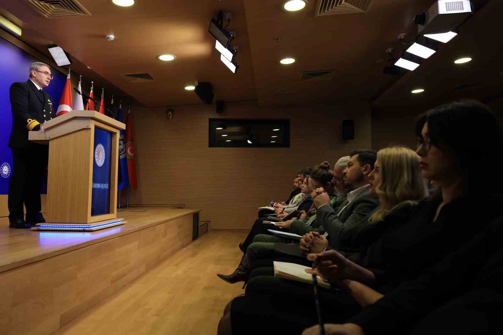 MSB: "Suriye’nin yardım talep etmesi hâlinde Türkiye gerekli desteği sağlayacaktır"
MSB: "Suriye’nin yardım talep etmesi hâlinde Türkiye gerekli desteği sağlayacaktır"