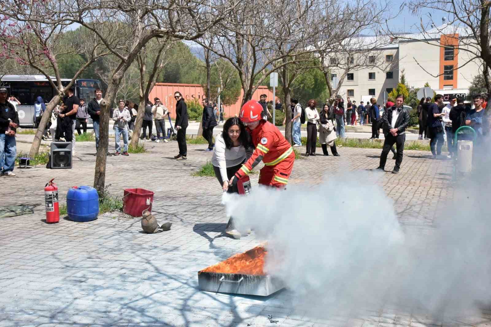 MSKÜ akademik ve idari personeline yangın eğitimi
