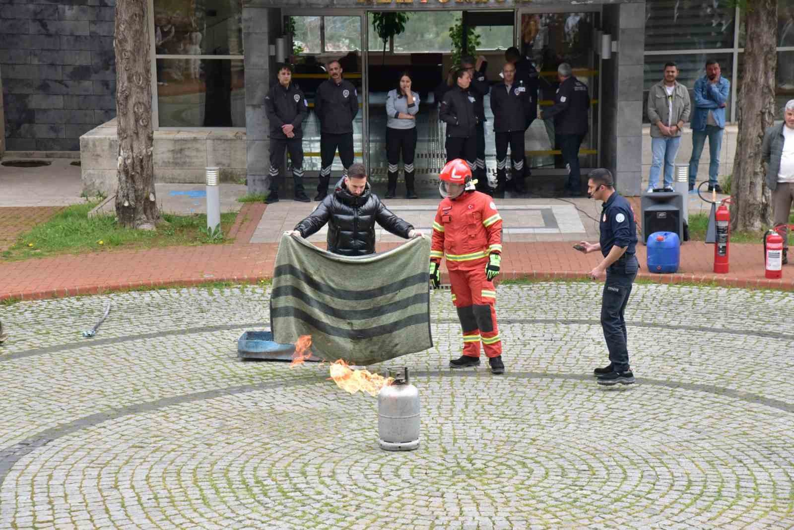 MSKÜ akademik ve idari personeline yangın eğitimi

