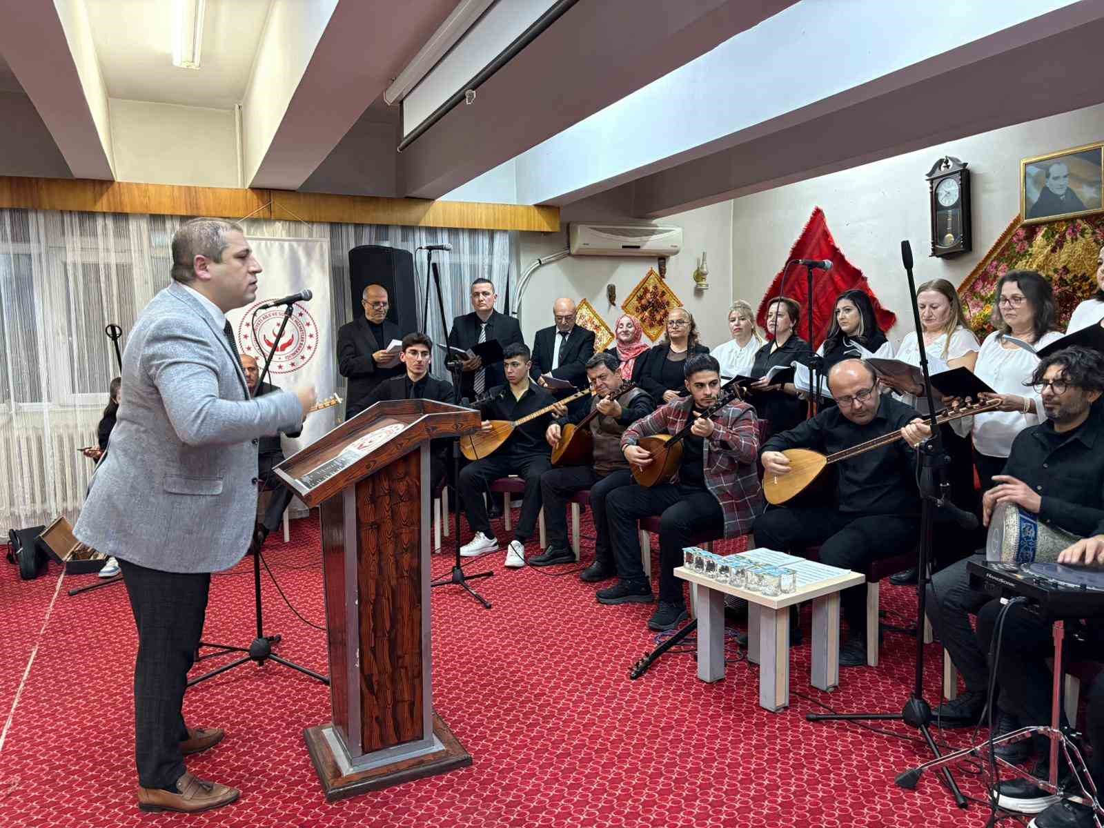 Mübadillerin yüreğine dokunan konser: Huzurevinde göçün hatırası türkülerle canlandı
