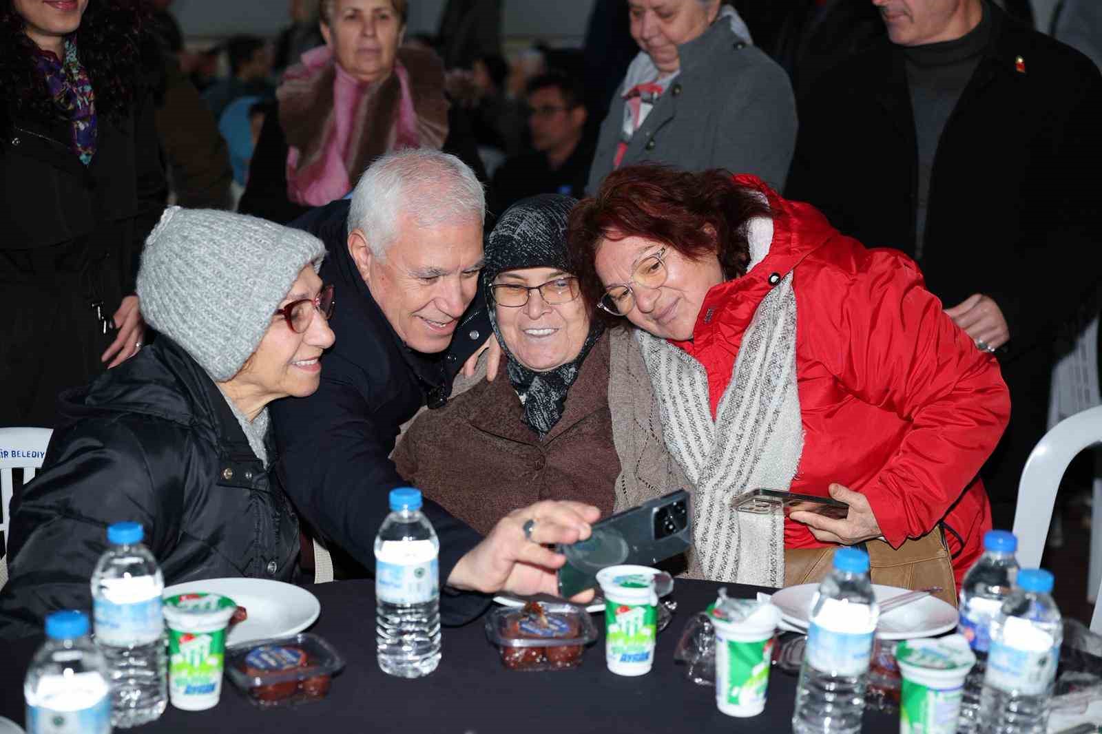 Mudanya’da gönüller bir oldu sofralar bereketle doldu
Mudanya’da gönüller bir oldu sofralar bereketle doldu