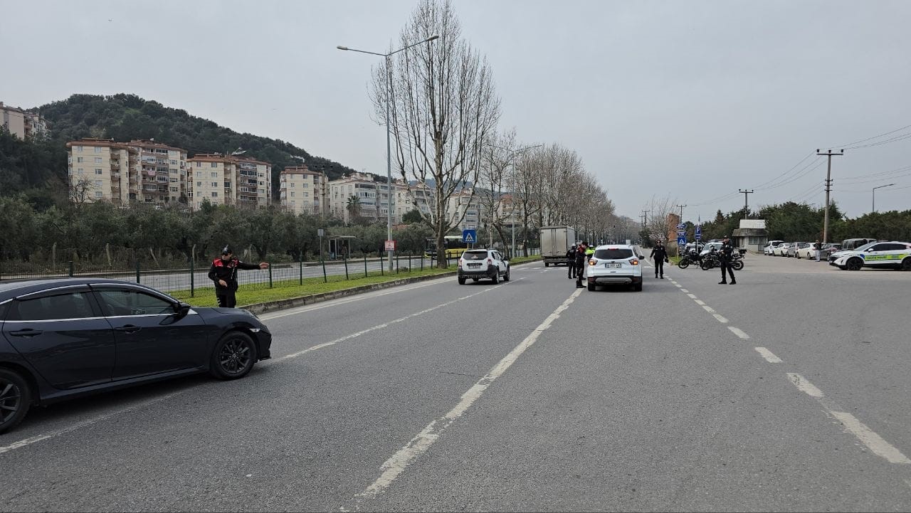 Mudanya’da polis ekipleri göz açtırmıyor
