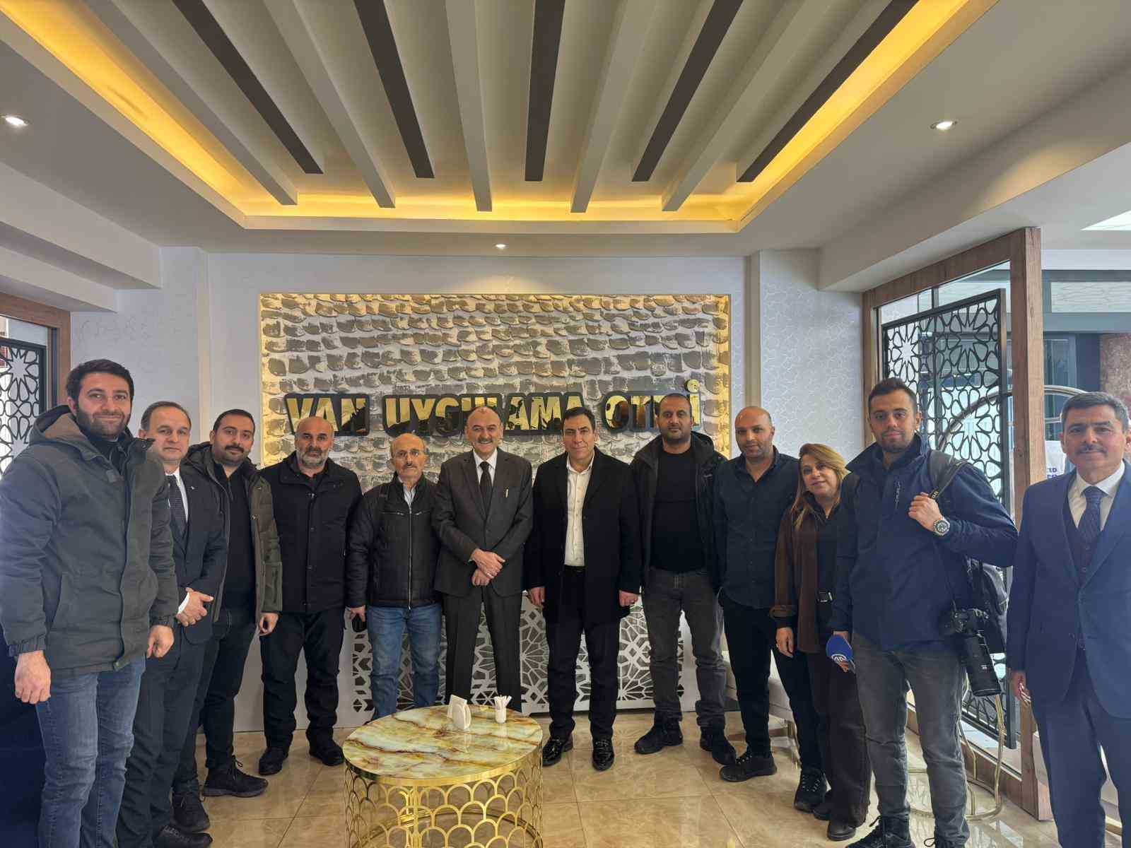 Müdür Çandıroğlu: "Van, projelerle eğitimde örnek bir şehir"
Müdür Çandıroğlu: "Van, projelerle eğitimde örnek bir şehir"