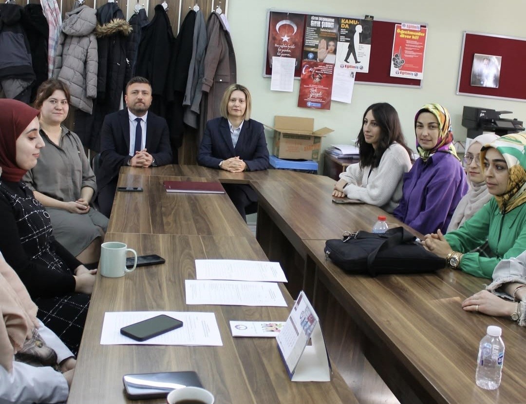 Müdür Tuba Sinan: "Meslek liseleri, nitelikli iş gücünün yetişmesinde kilit rol oynuyor"
