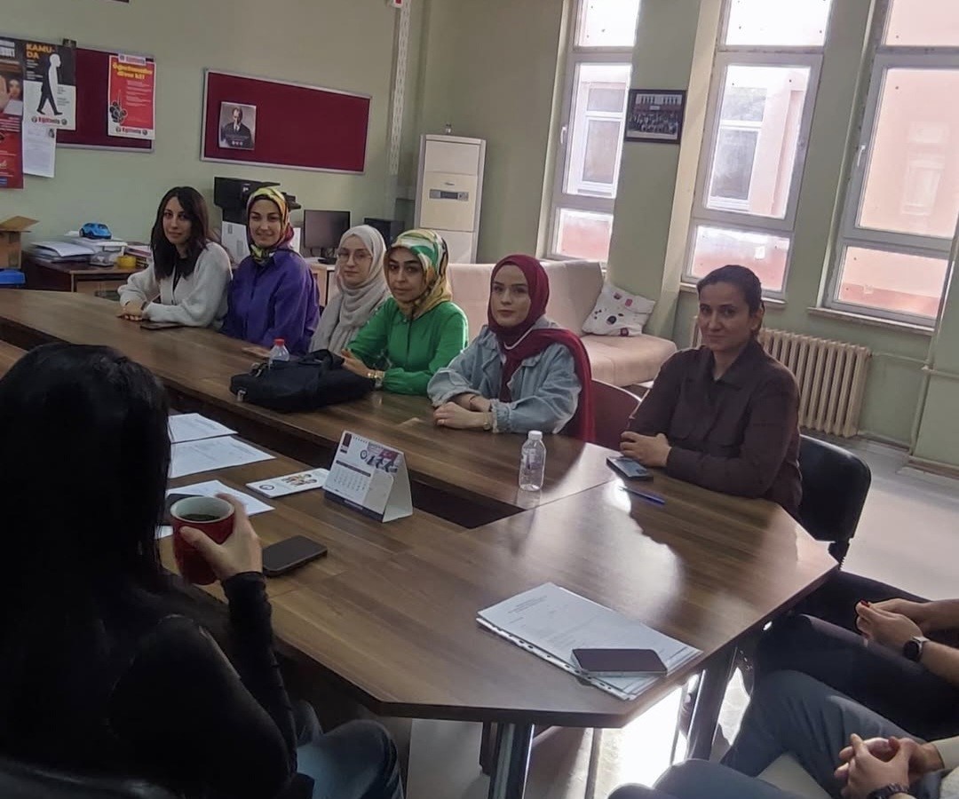 Müdür Tuba Sinan: "Meslek liseleri, nitelikli iş gücünün yetişmesinde kilit rol oynuyor"
