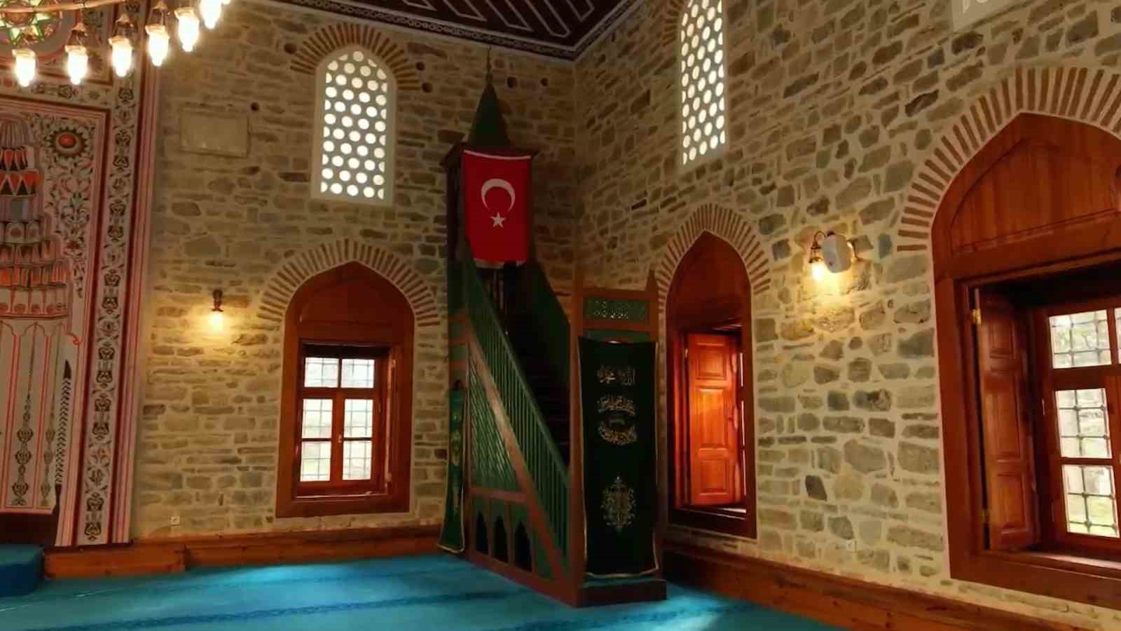 Mudurnu’daki Kanuni Sultan Süleyman Camisi asırlara meydan okuyor
