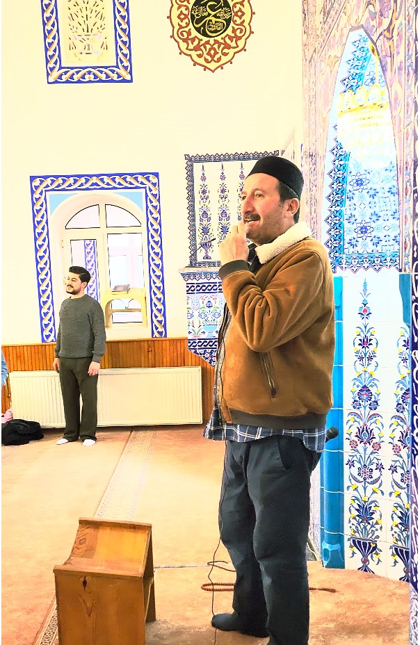 Müezzin "Kâbe’de Hacılar" ilahisini okudu, öğrenciler eşlik etti
