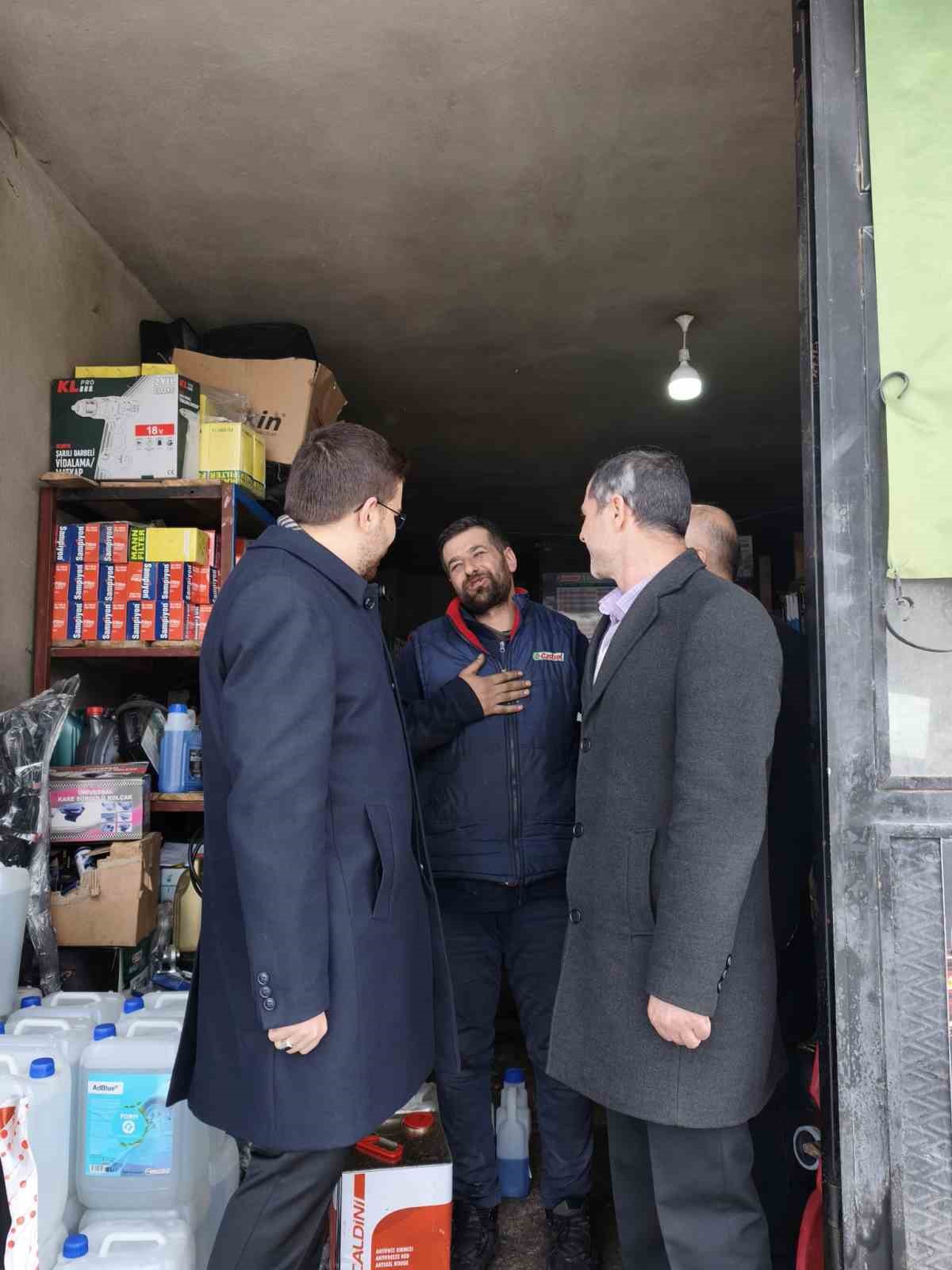 Müftü Geylani esnafla bir araya gelerek imsakiye hediye etti
