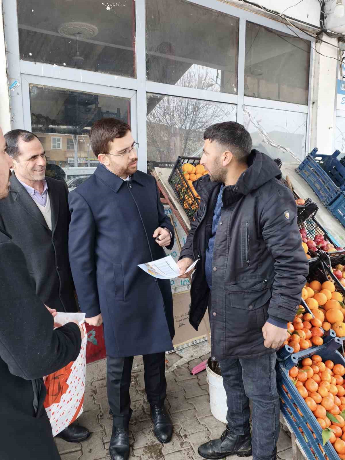 Müftü Geylani esnafla bir araya gelerek imsakiye hediye etti
