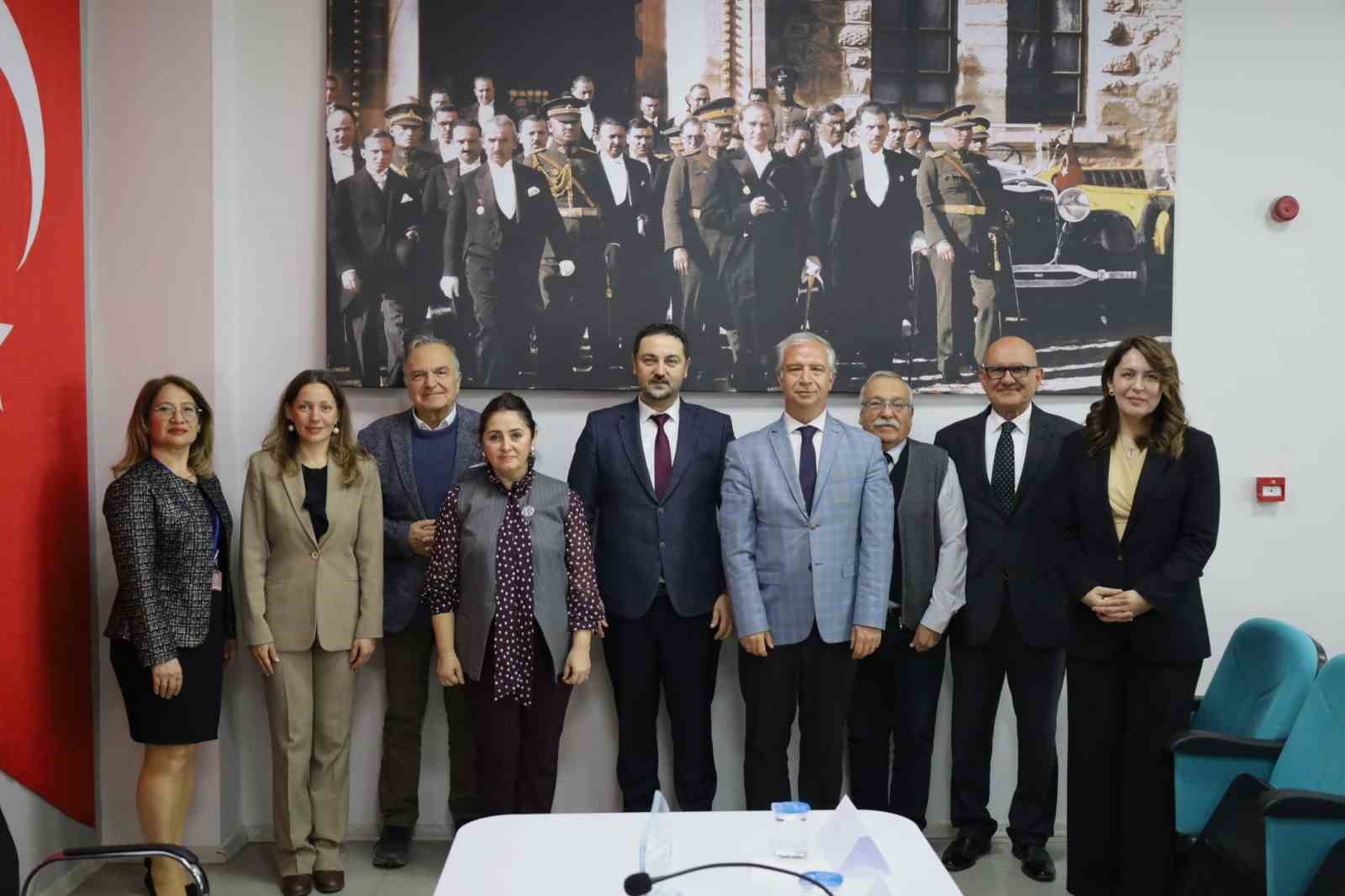 Muğla 112’de "Hukuk" ve "İletişim" seferberliği
Muğla 112’de "Hukuk" ve "İletişim" seferberliği