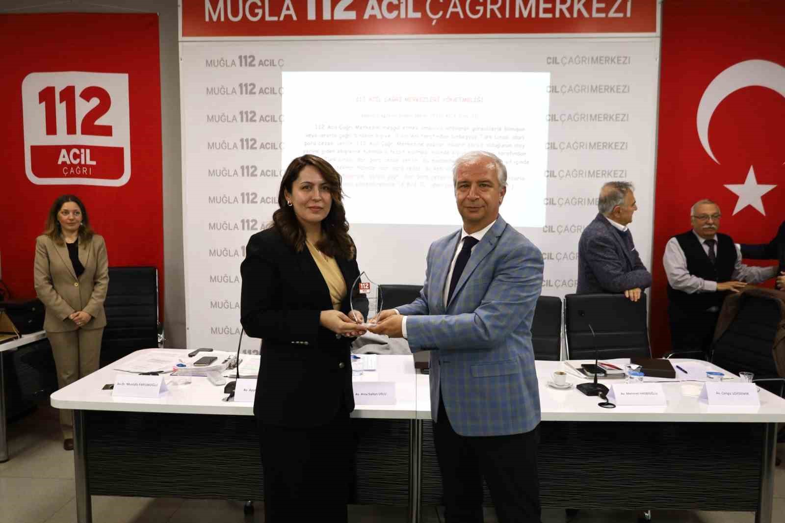 Muğla 112’de "Hukuk" ve "İletişim" seferberliği
Muğla 112’de "Hukuk" ve "İletişim" seferberliği