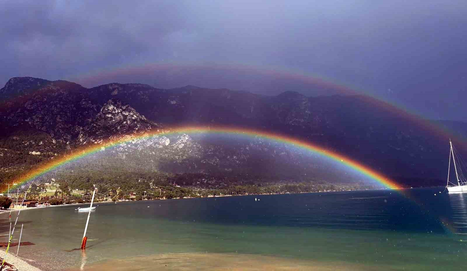 Muğla Akbük Koyu’nda oluşan Gökkuşağı mest etti
