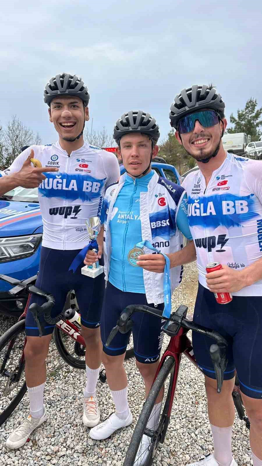 Muğla Büyükşehir Belediyesi Bisiklet Takımı Alanya’da birincilik kürsüsüne çıktı
