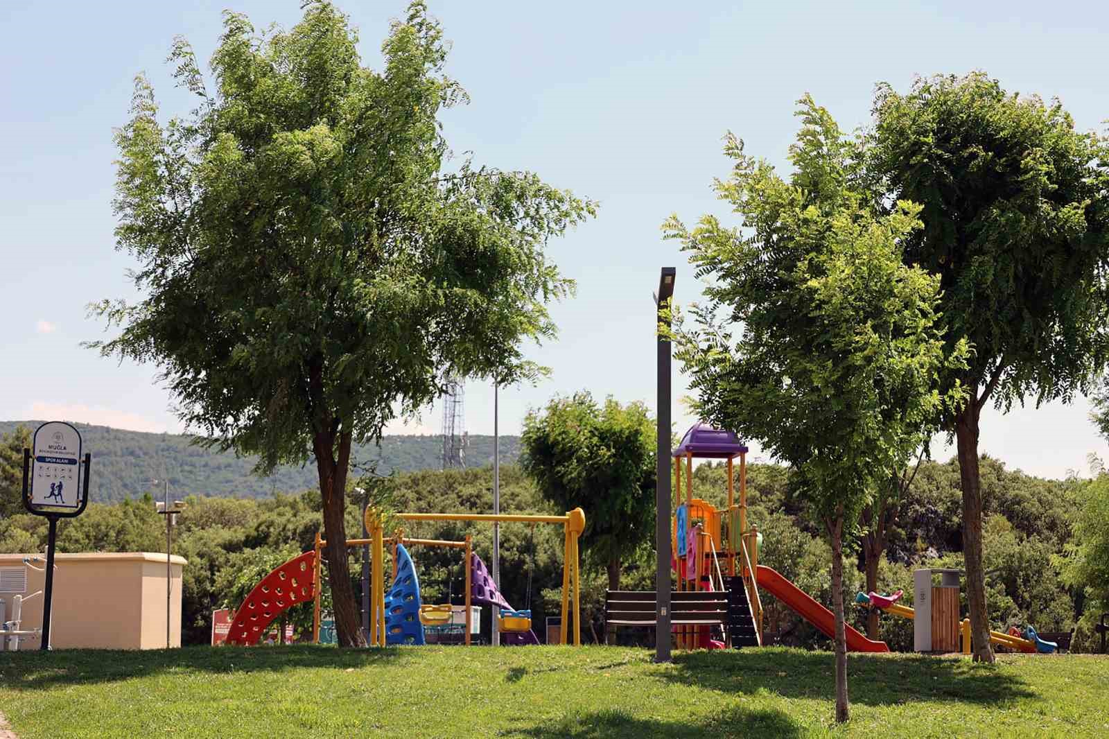 Muğla Büyükşehir Belediyesi yeşil alanları artırıyor
Muğla Büyükşehir Belediyesi yeşil alanları artırıyor