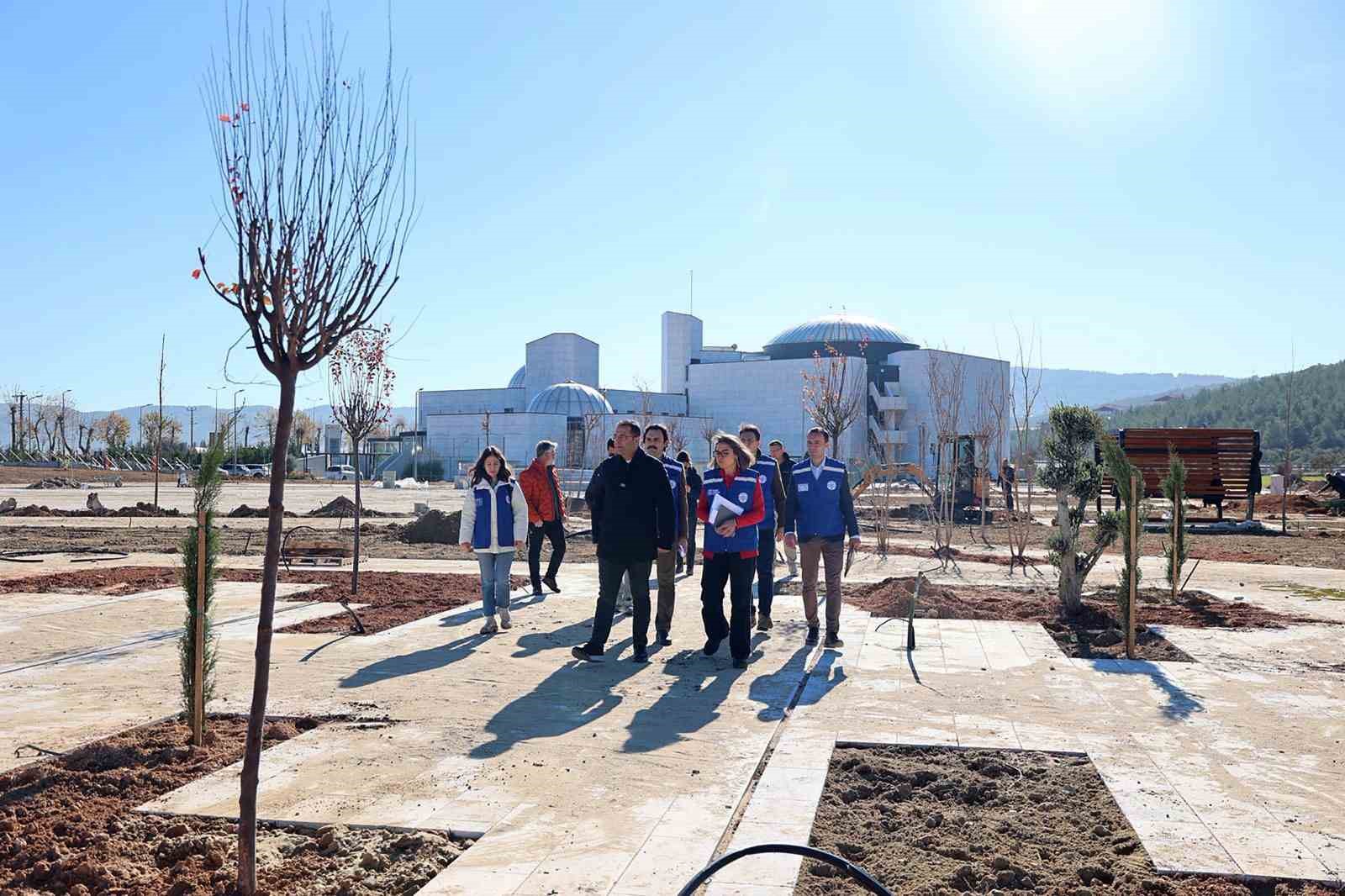 Muğla Büyükşehir Belediyesi yeşil alanları artırıyor
Muğla Büyükşehir Belediyesi yeşil alanları artırıyor