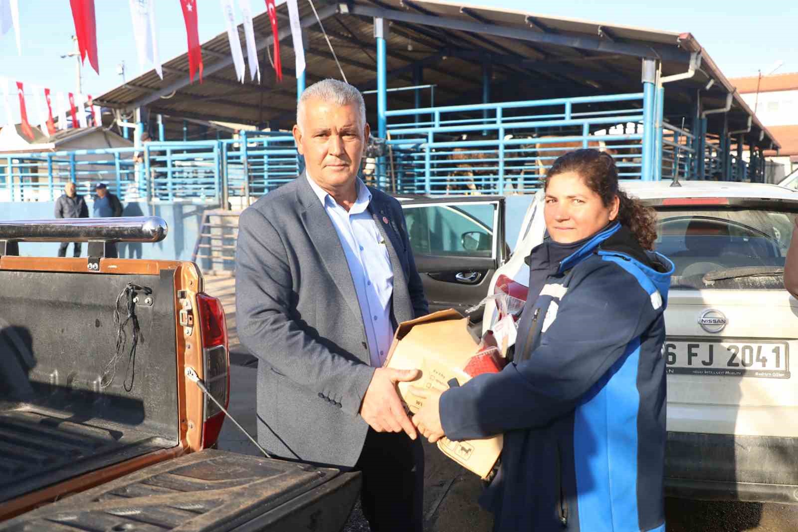 Muğla Büyükşehir Belediyesinden hayvan üreticilerine ‘Tuz Taşı’
