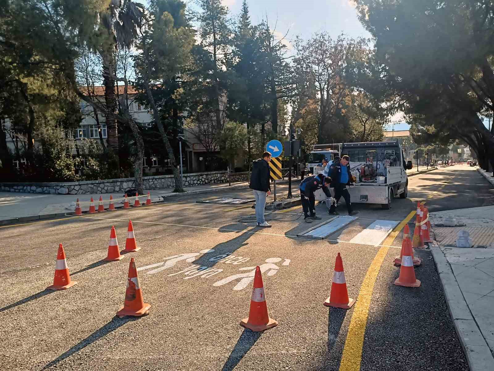 Muğla Büyükşehir, Menteşe’de yol yatırımlarını aralıksız sürdürüyor
