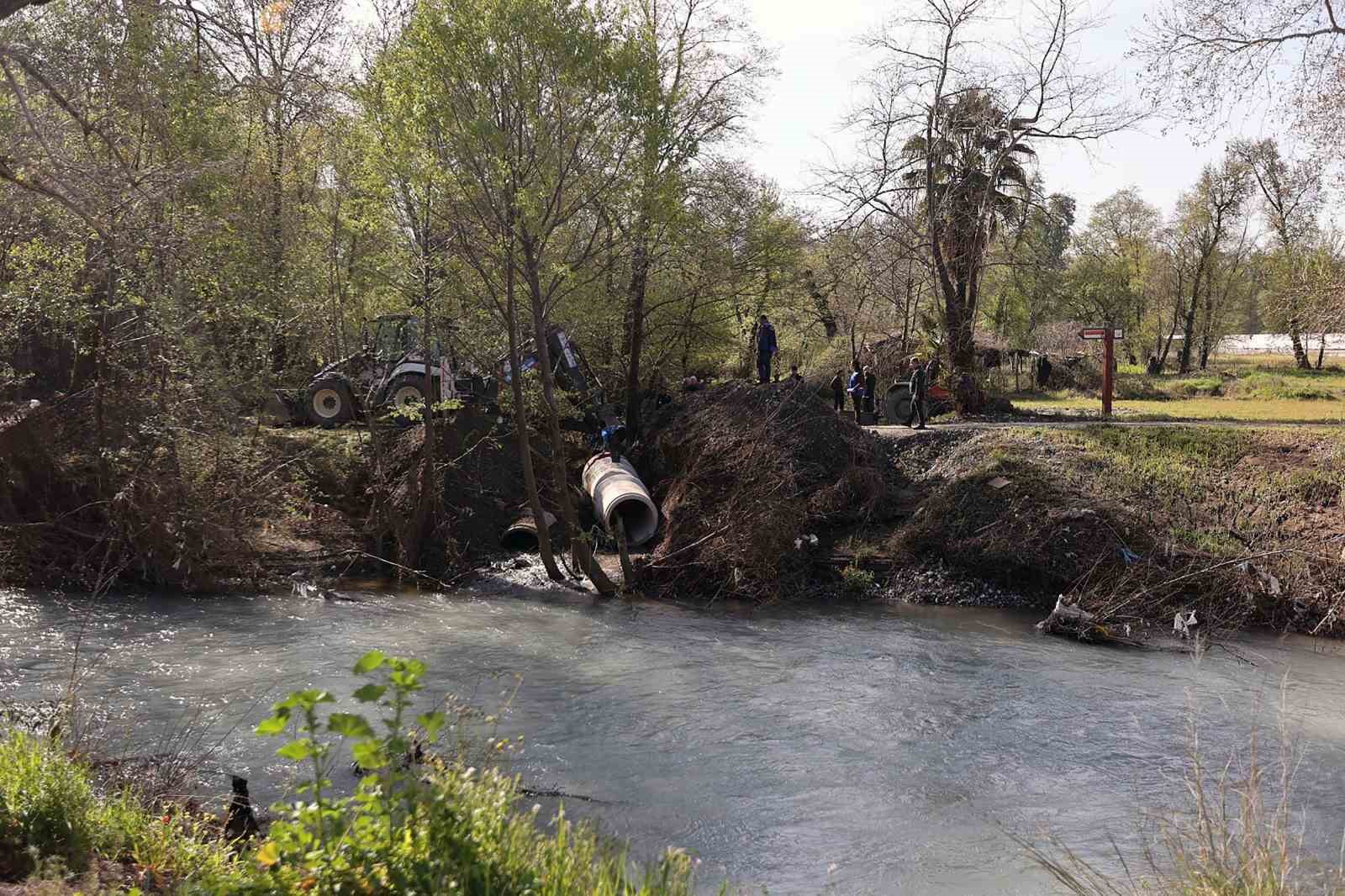 Muğla Büyükşehir tarafından Köyceğiz’de selden zarar gören üreticiler destekleniyor
