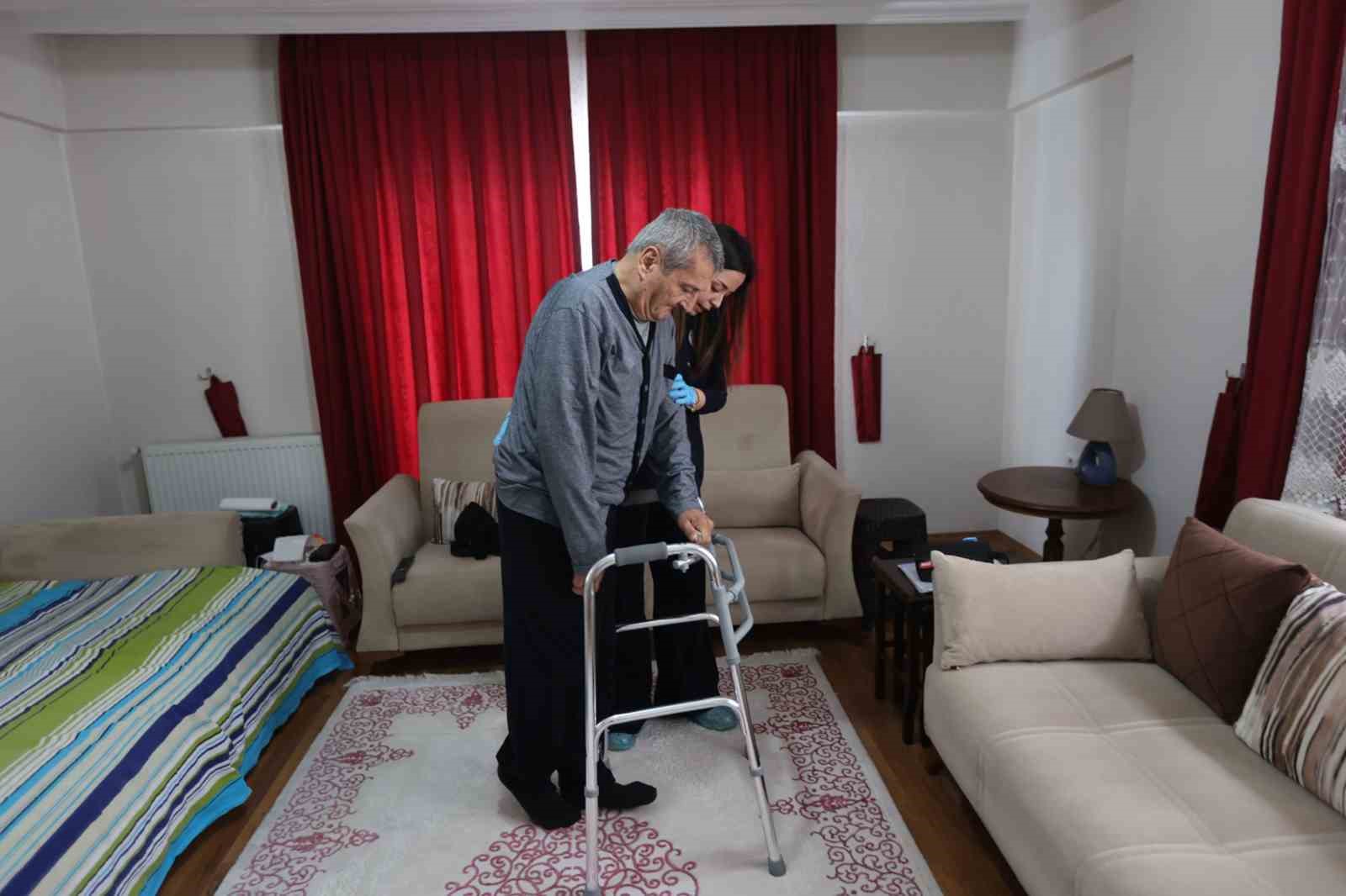 Muğla Büyükşehir’in Fizyoterapi hizmeti hastaların ayağına gidiyor
Muğla Büyükşehir’in Fizyoterapi hizmeti hastaların ayağına gidiyor