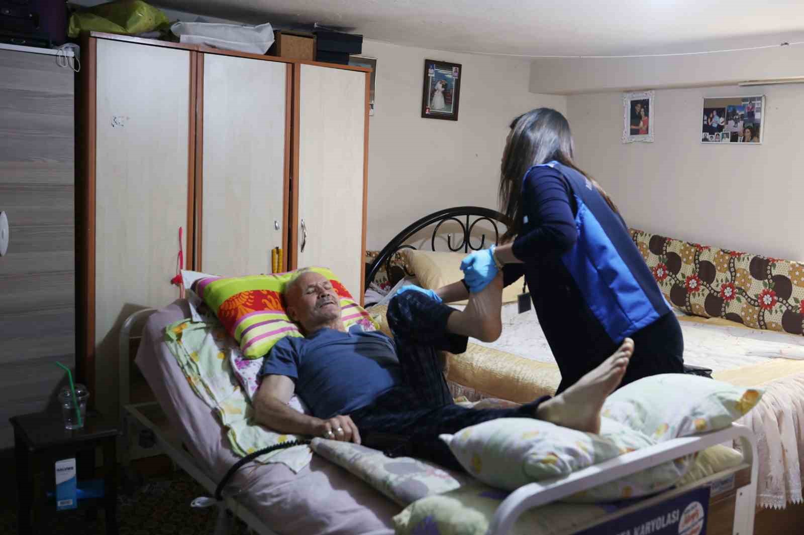 Muğla Büyükşehir’in Fizyoterapi hizmeti hastaların ayağına gidiyor
Muğla Büyükşehir’in Fizyoterapi hizmeti hastaların ayağına gidiyor