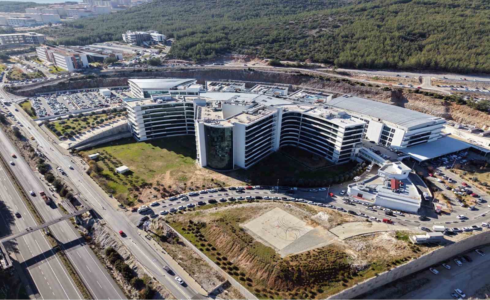 Muğla EAH Başhekimi Prof. Dr. Acar, "Günlük 6 bin 500 poliklinik hizmeti sunuyoruz"
Muğla EAH Başhekimi Prof. Dr. Acar, "Günlük 6 bin 500 poliklinik hizmeti sunuyoruz"