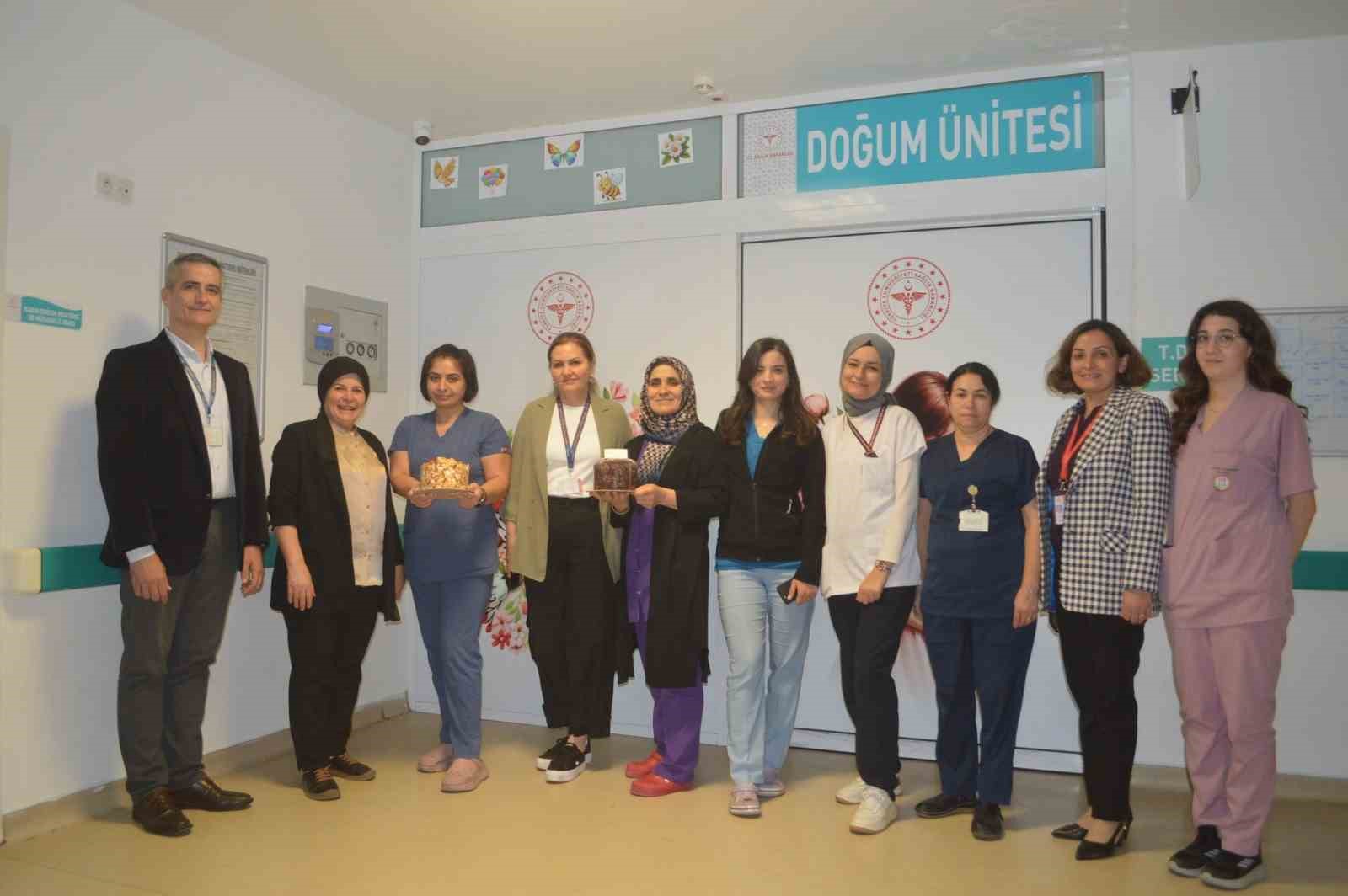 Muğla Eğitim ve Araştırma Hastanesi’nde ebeler unutulmadı
