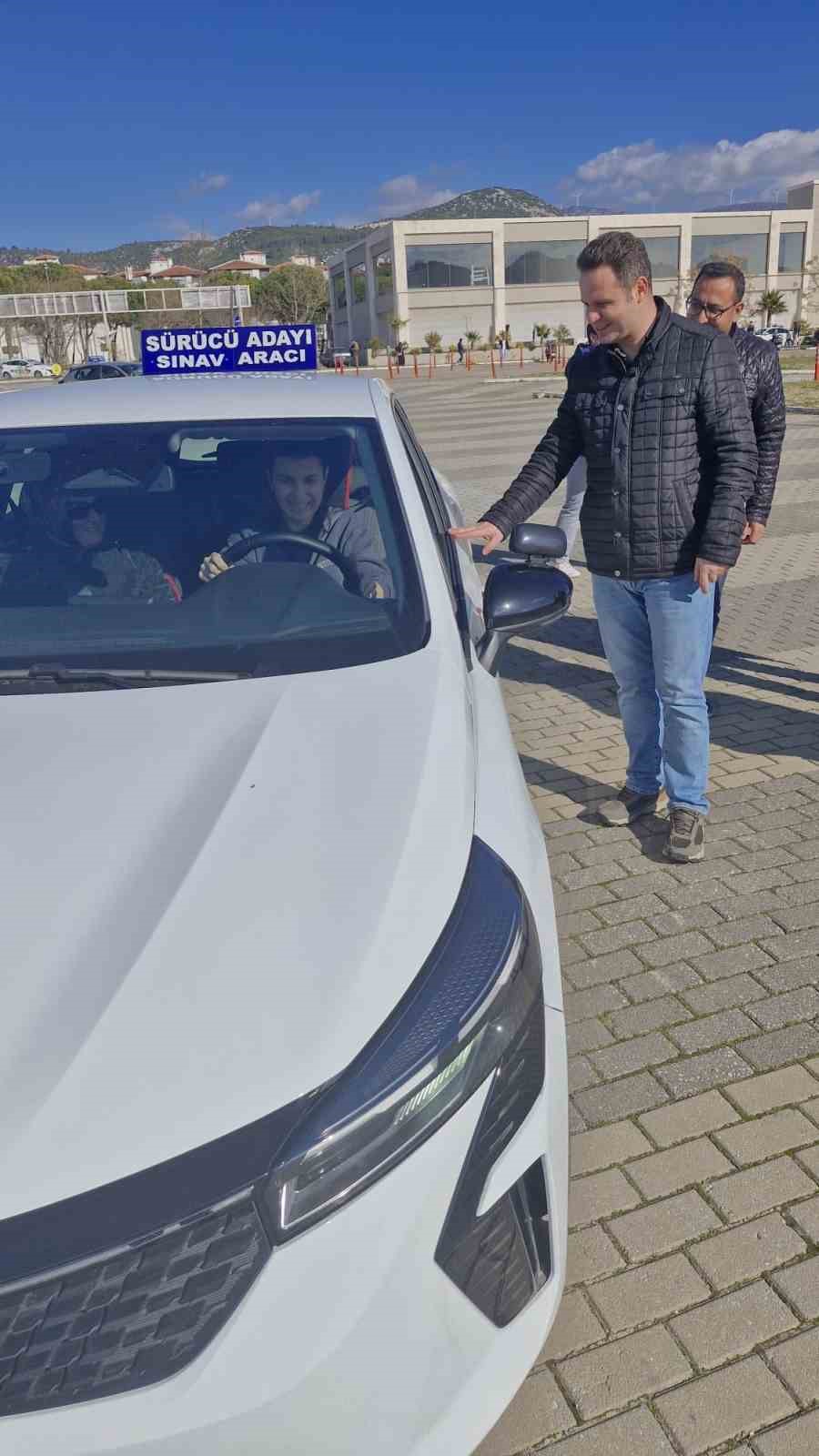 Muğla İl Milli Eğitim Müdürü Çay, MTSK sınav sahasında incelemelerde bulundu
