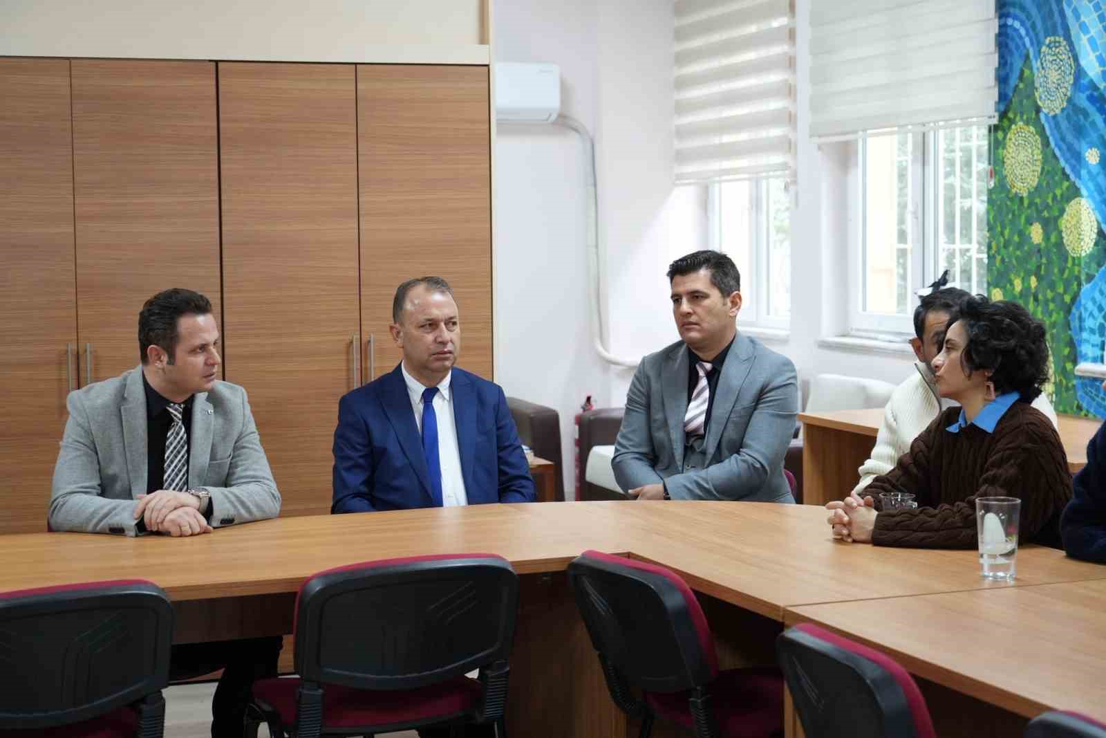 Muğla İl Milli Eğitim Müdürü çay öğrenci ve öğretmenlerle bir araya geldi
