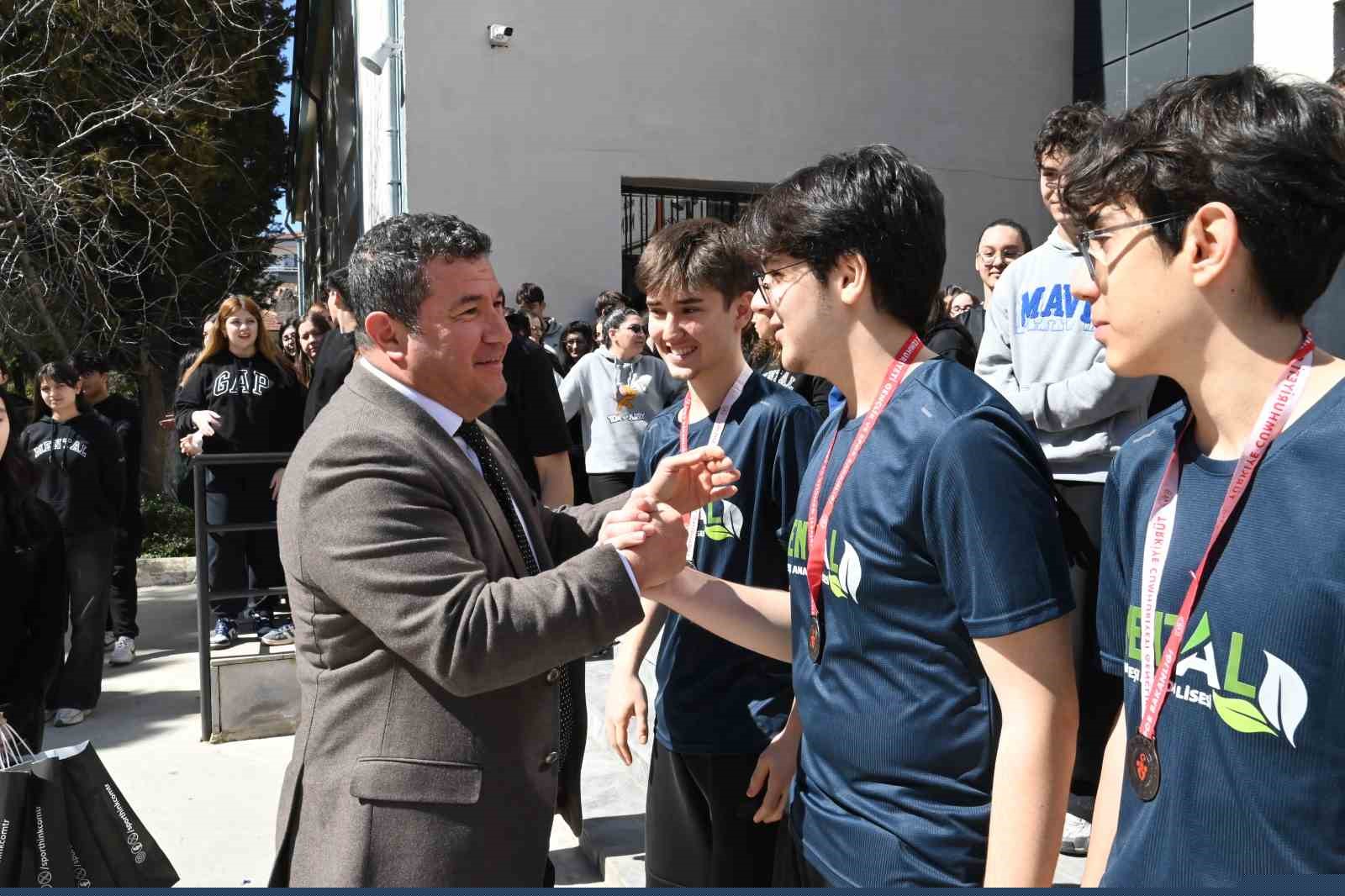 Muğla Menteşe Anadolu Lisesi’nde coşkulu karşılama
