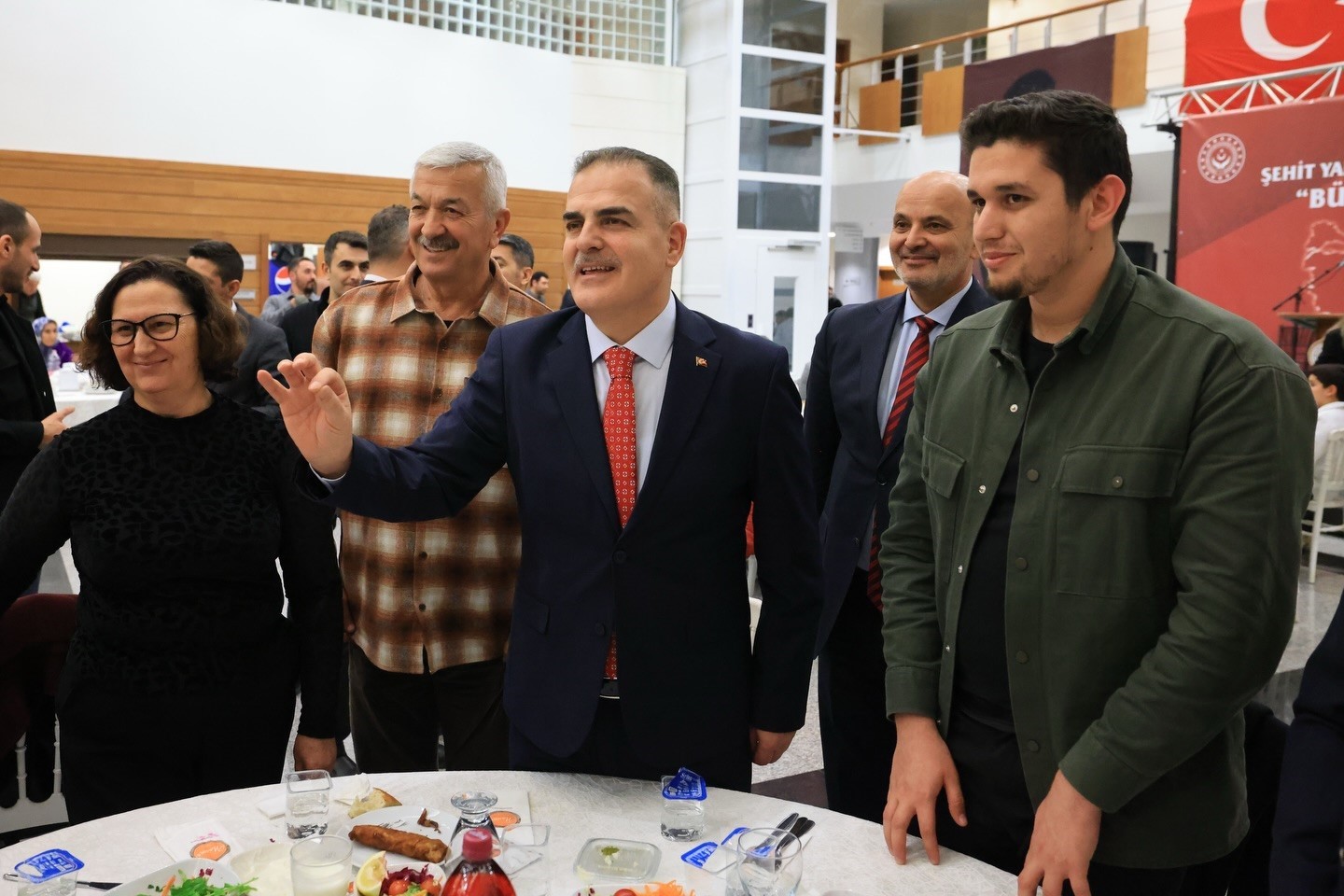 Muğla Valisi Akbıyık, Ramazan’ın ilk iftarında şehit yakınları ve gazilerle buluştu
