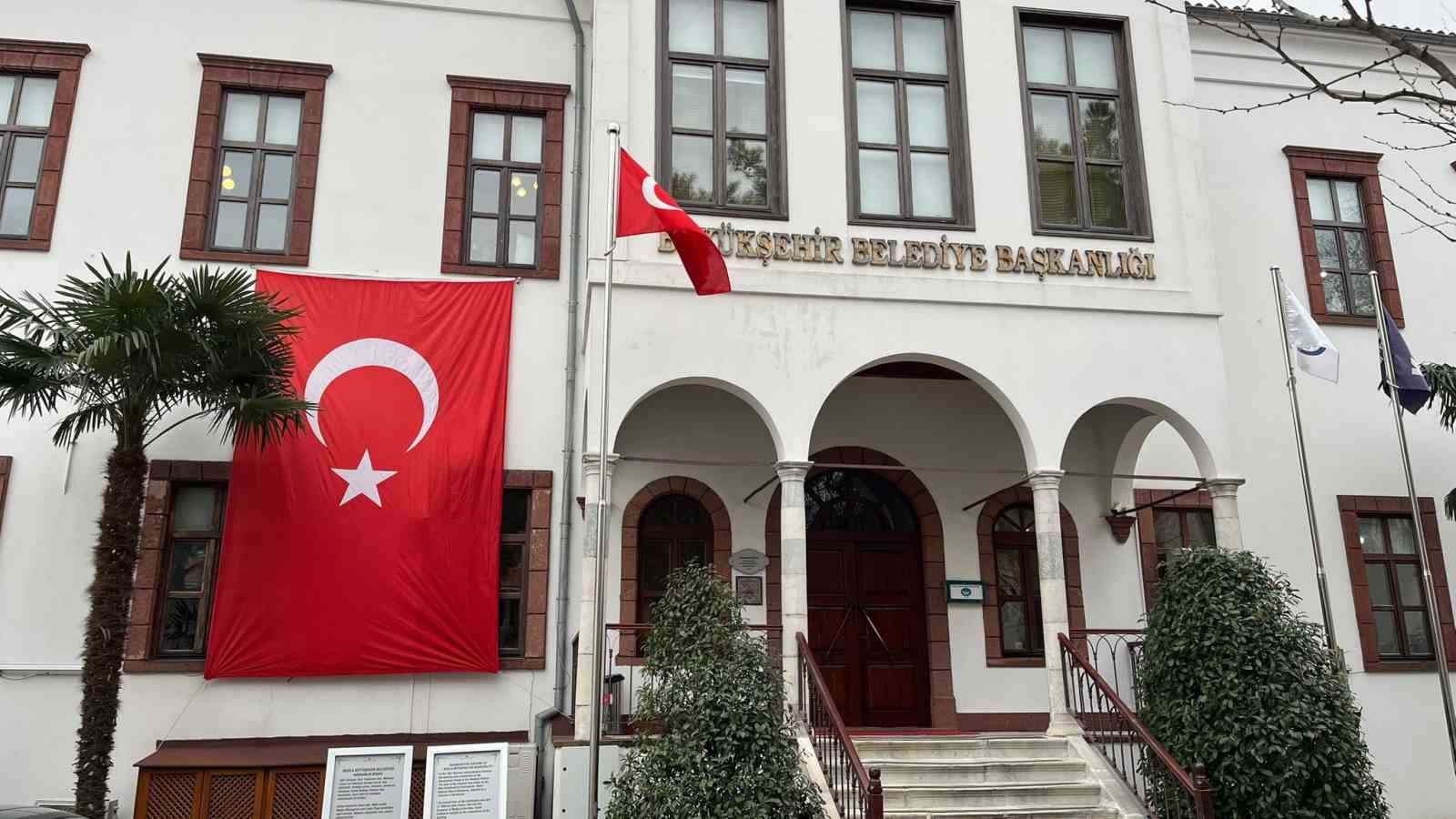 Muğla’da belediye binaları Türk bayrakları ile donatıldı
