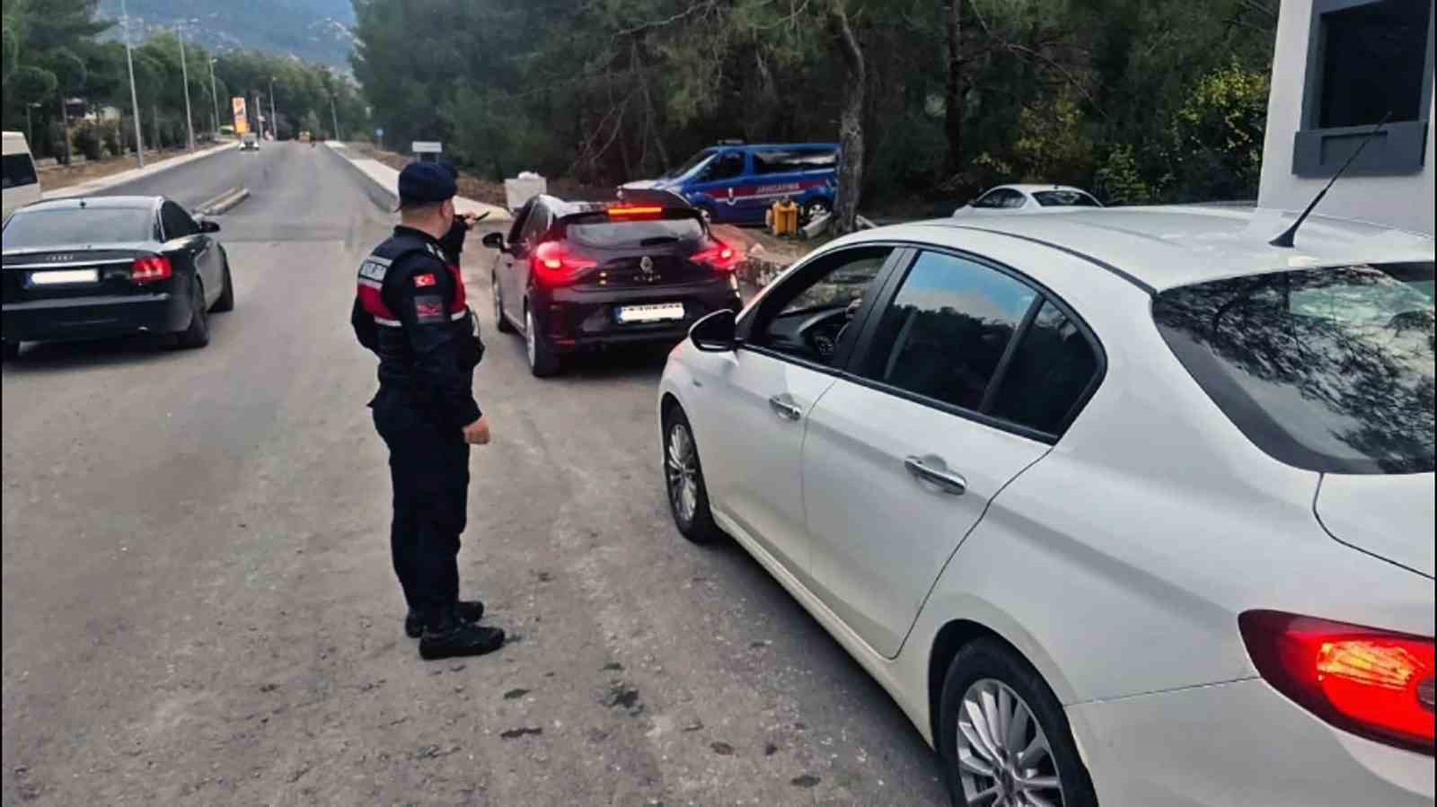 Muğla’da bir haftada çeşitli suçlardan araması bulunan 27 şahıs tutuklandı
